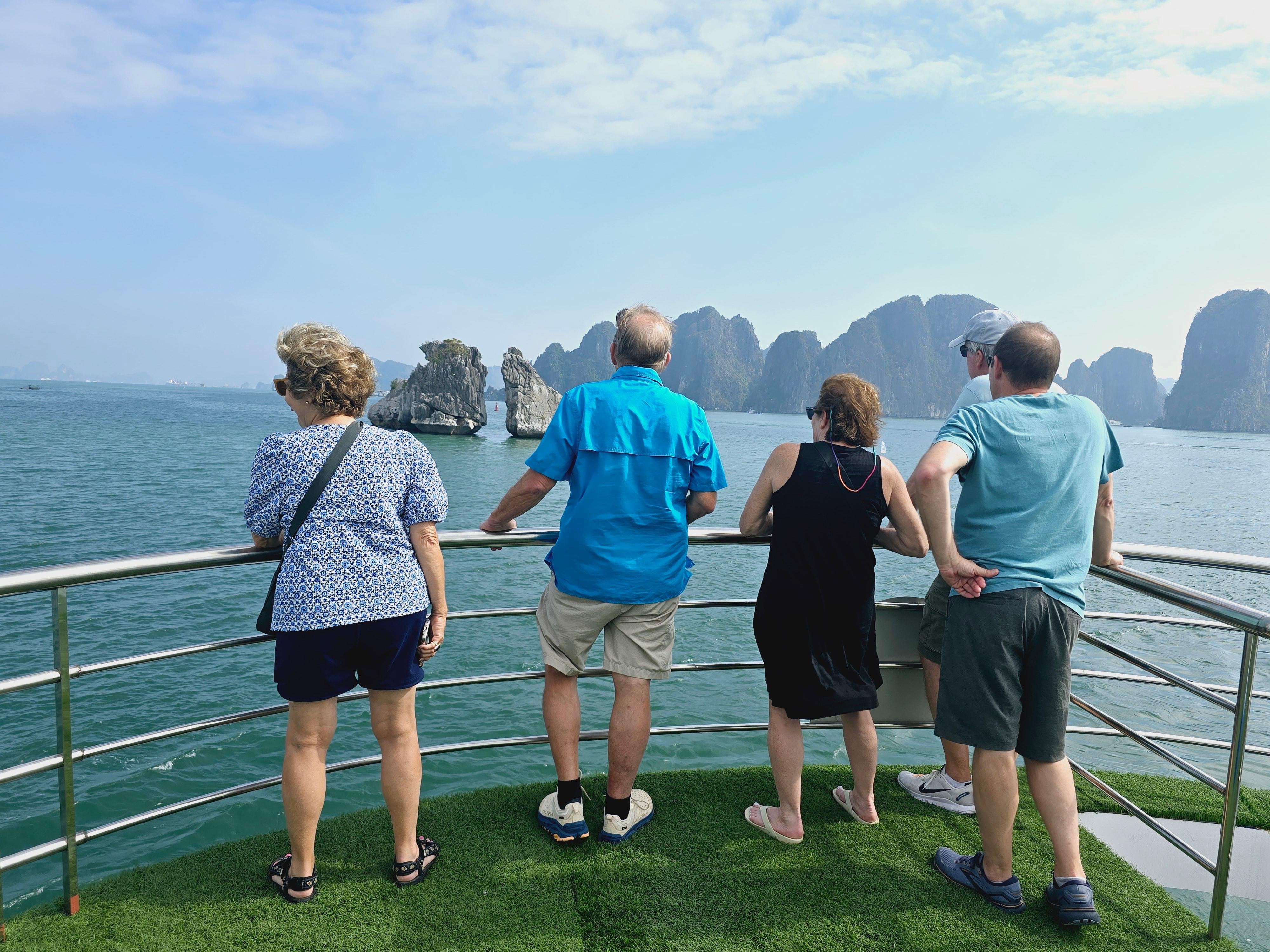 Private Ha Long Bay Full-Day Tour from Hanoi