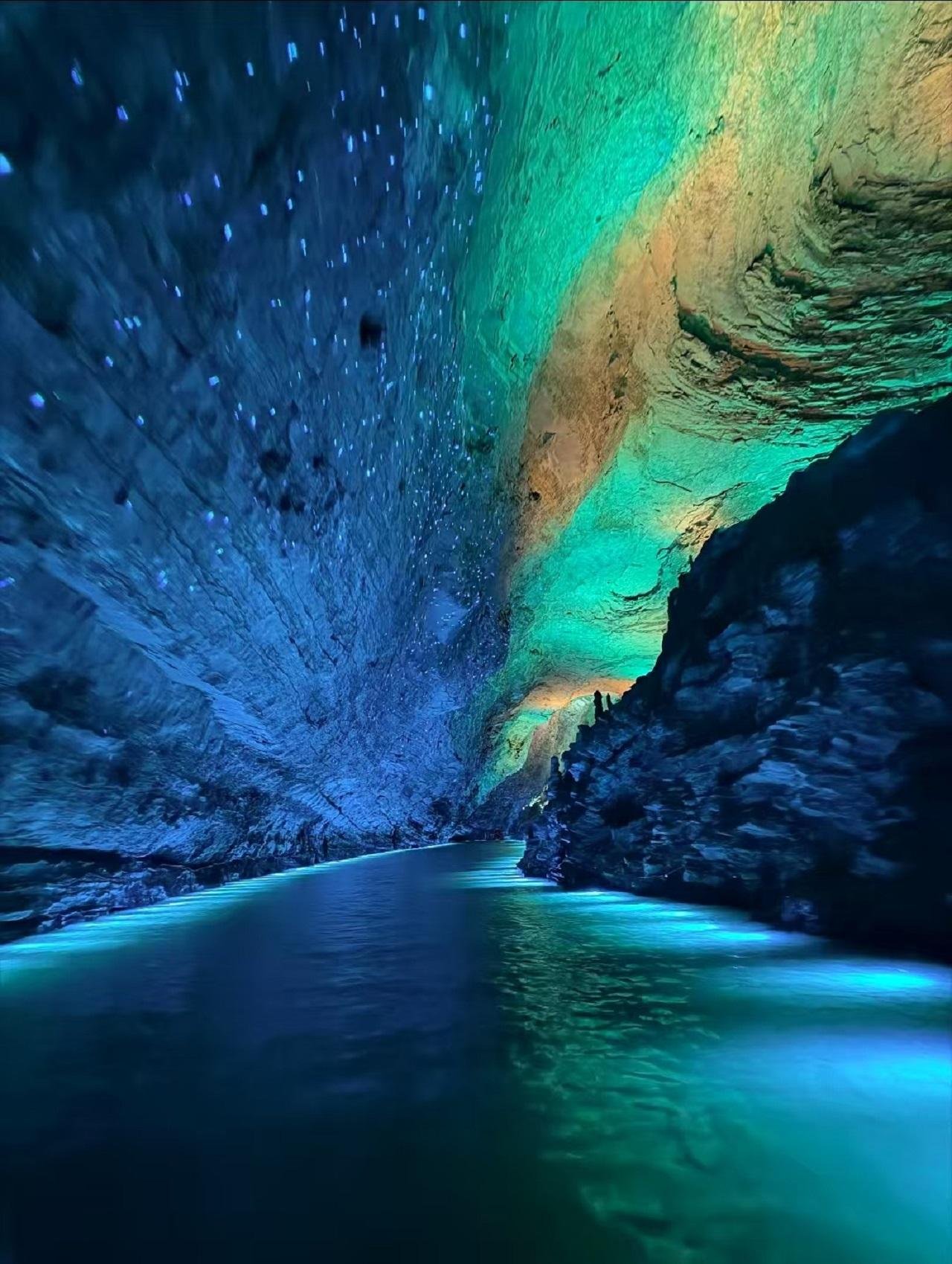 Zhangjiajie Cave & Lake Discovery