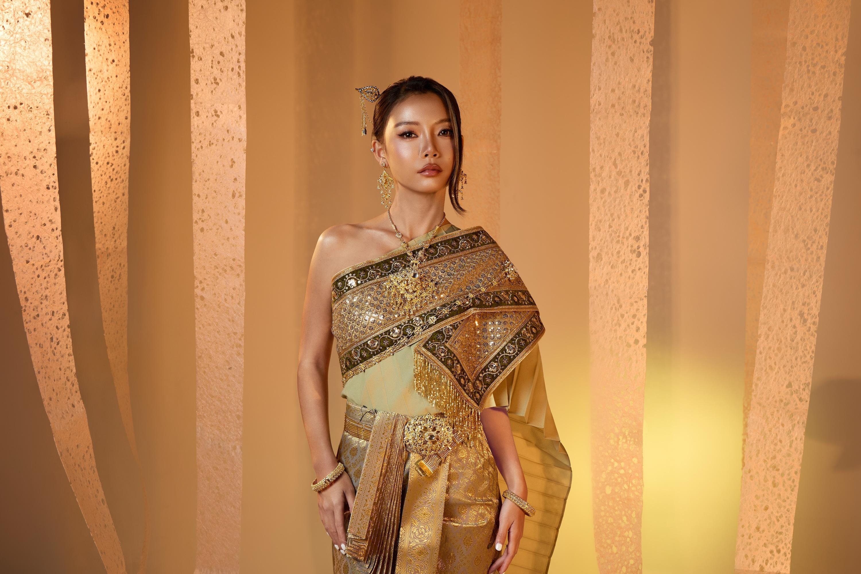 Thai Royal Costume Portrait Experience with Studio & Outdoor Photoshoot