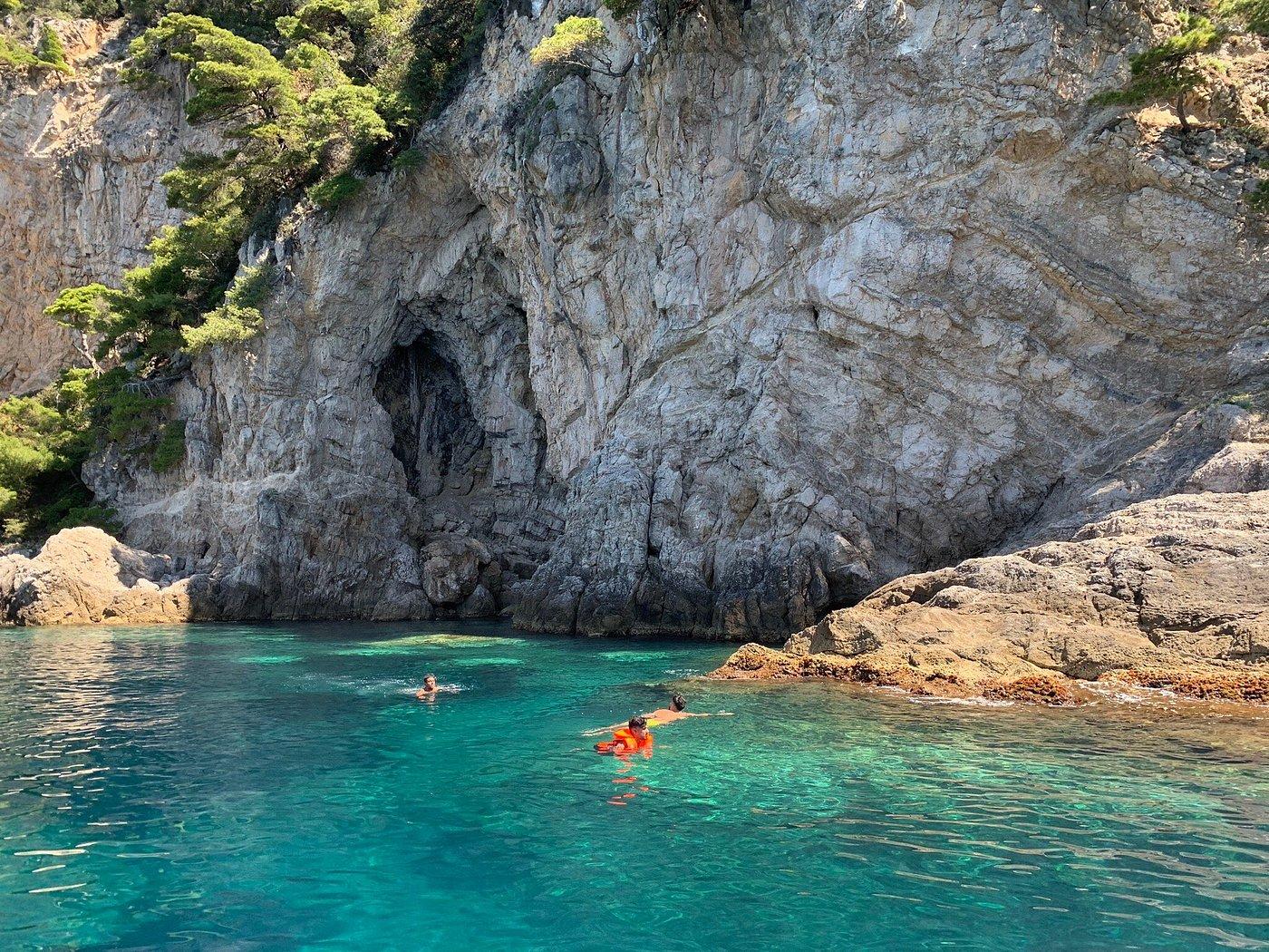Dubrovnik: Elaphiti Islands Speedboat Tour with Blue Cave & Sunj Beach