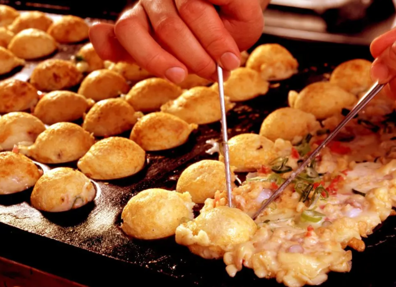 Osaka Guided Culinary Adventure: 12 Dishes & Local Sake Bars