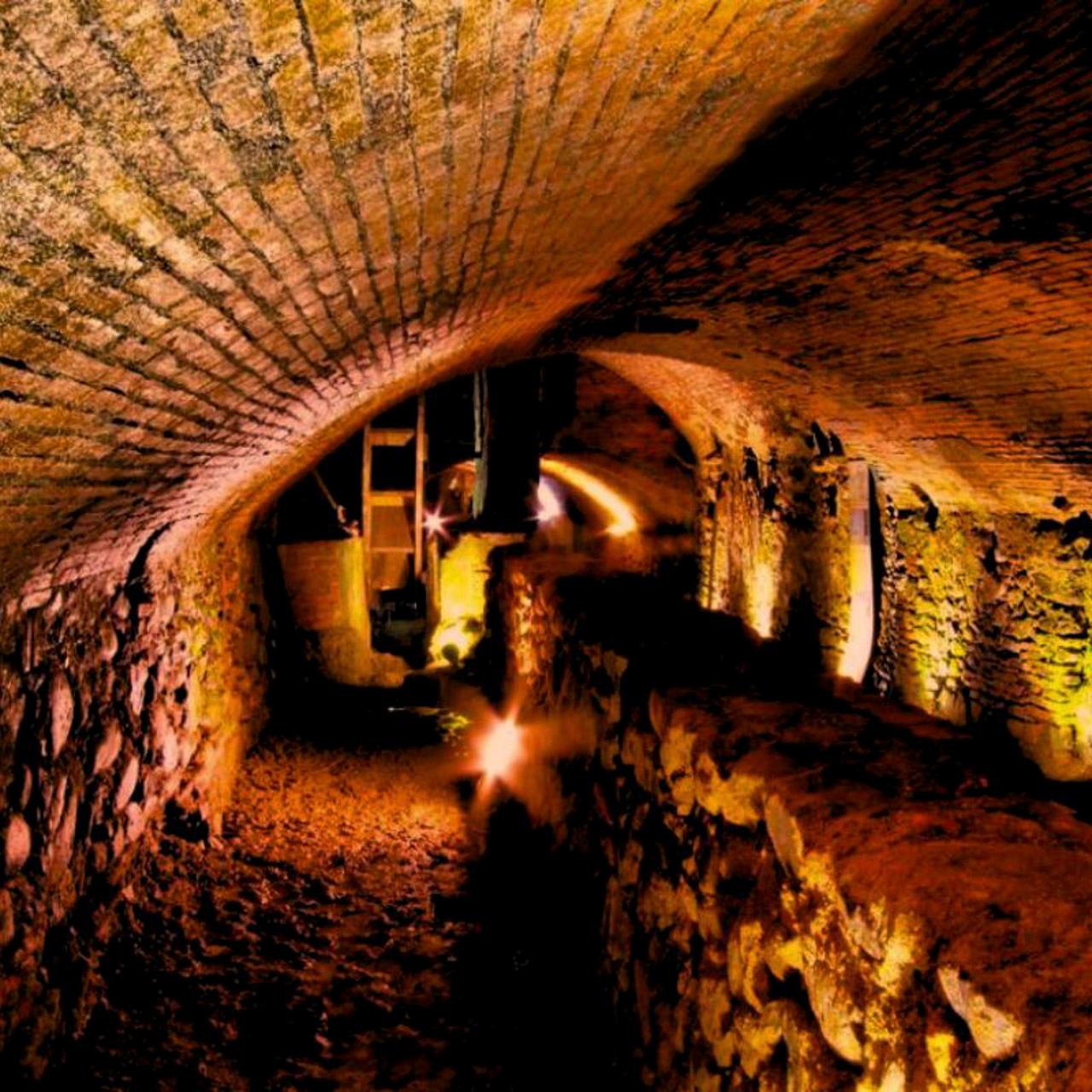 Naples Walking Tour & Underground Ruins