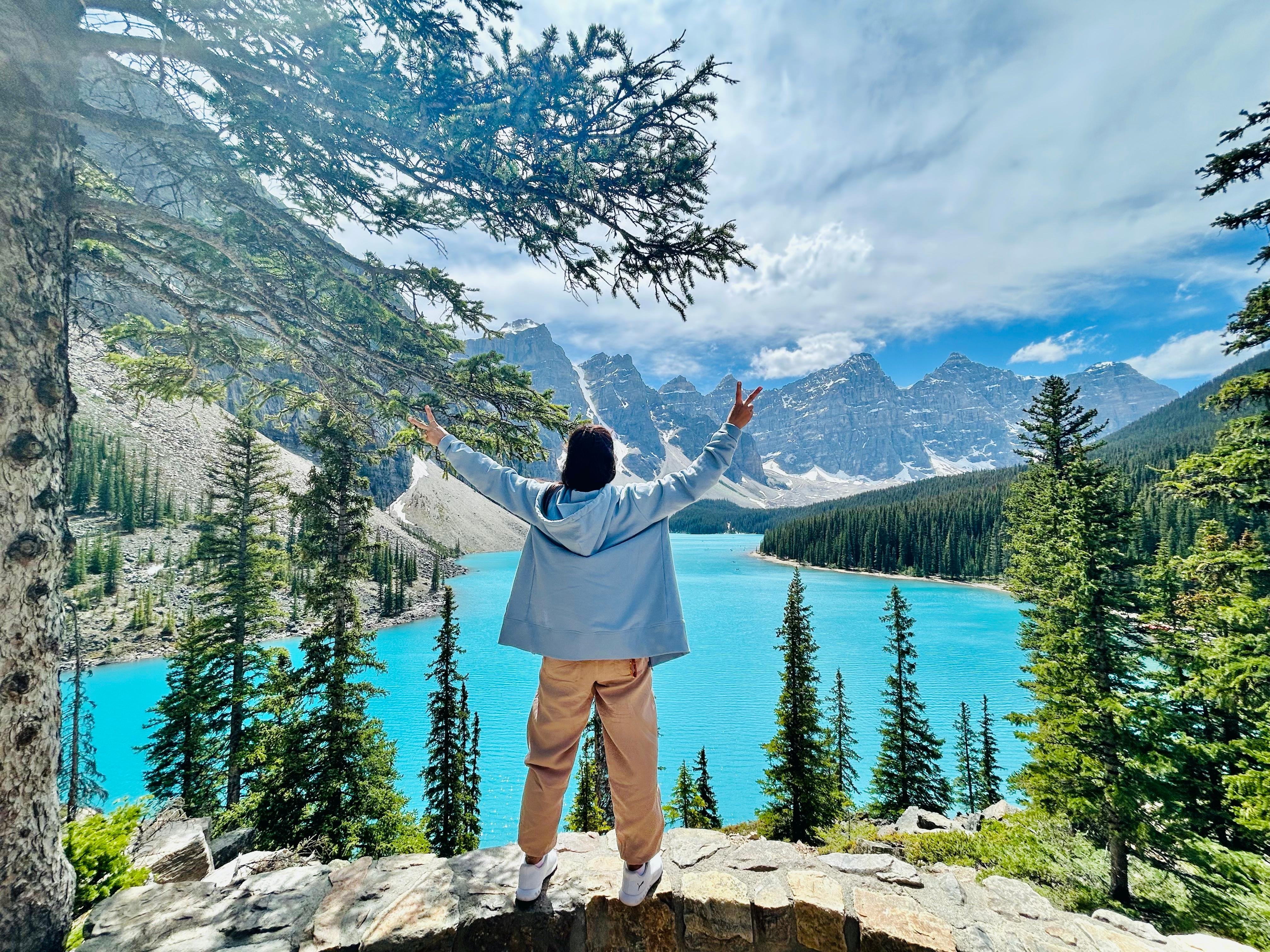 Banff: Lake Louise & Moraine Lake Shuttle Tour