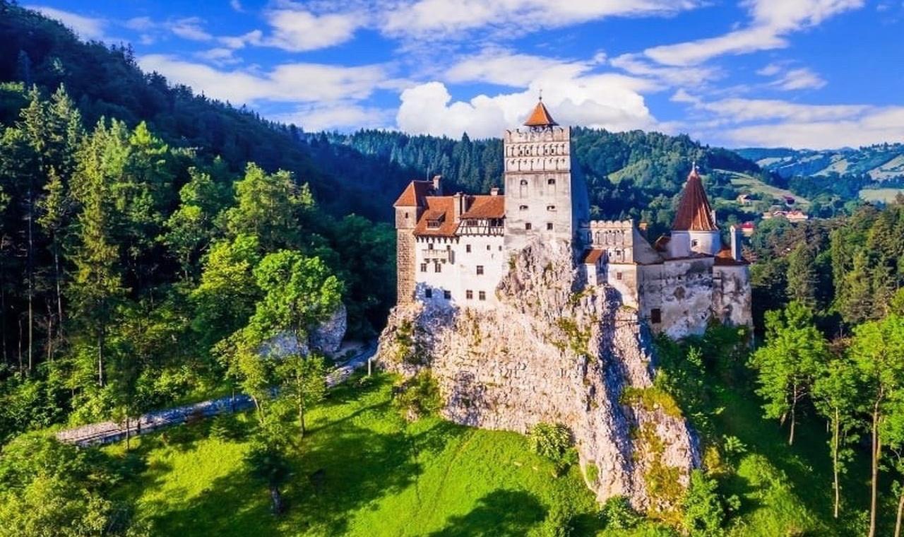 Transylvanian Highlights: Peles, Bran & Brasov Day Trip