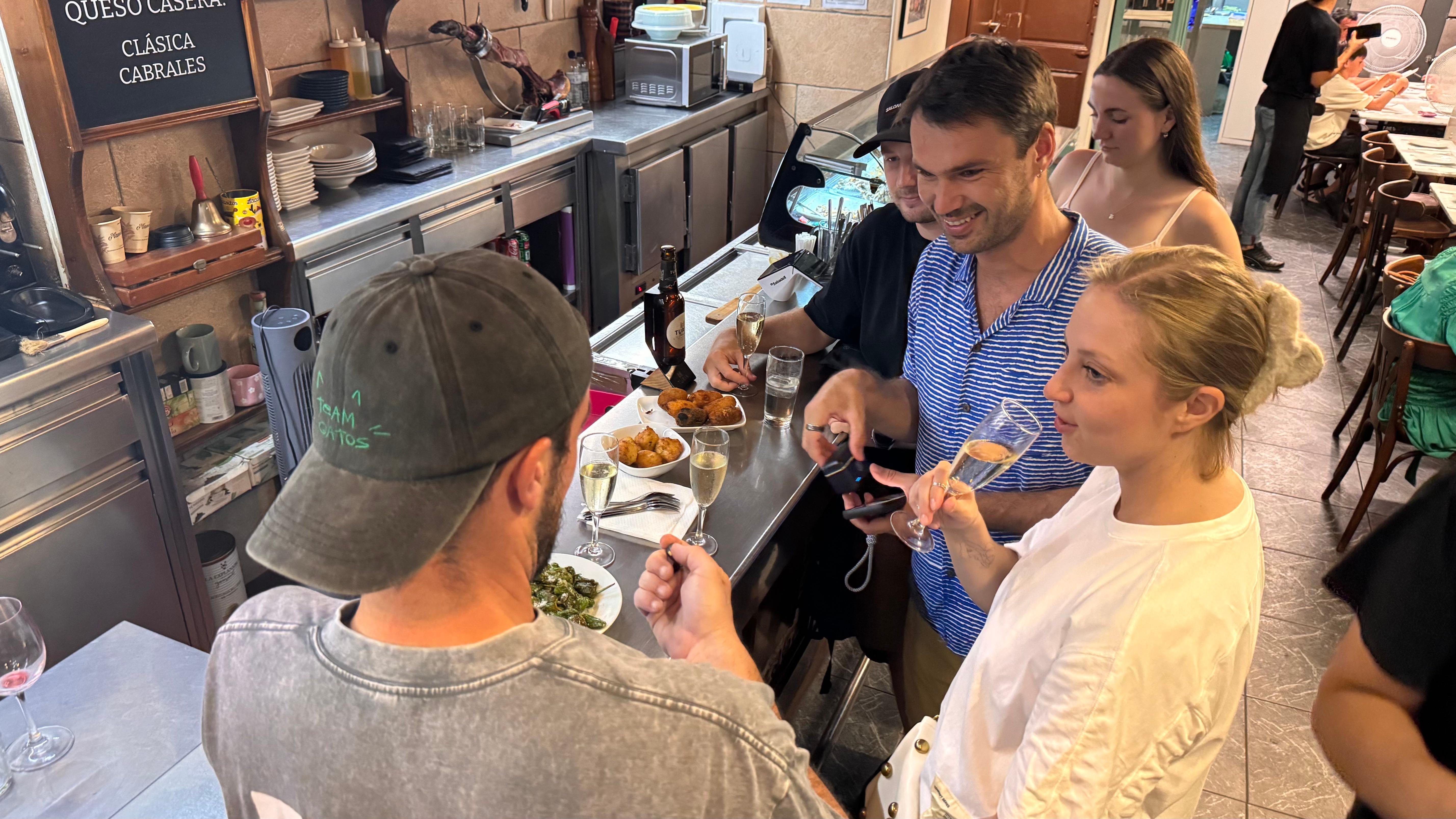Private French-Language Tapas Walk: Raval & Sant Antoni