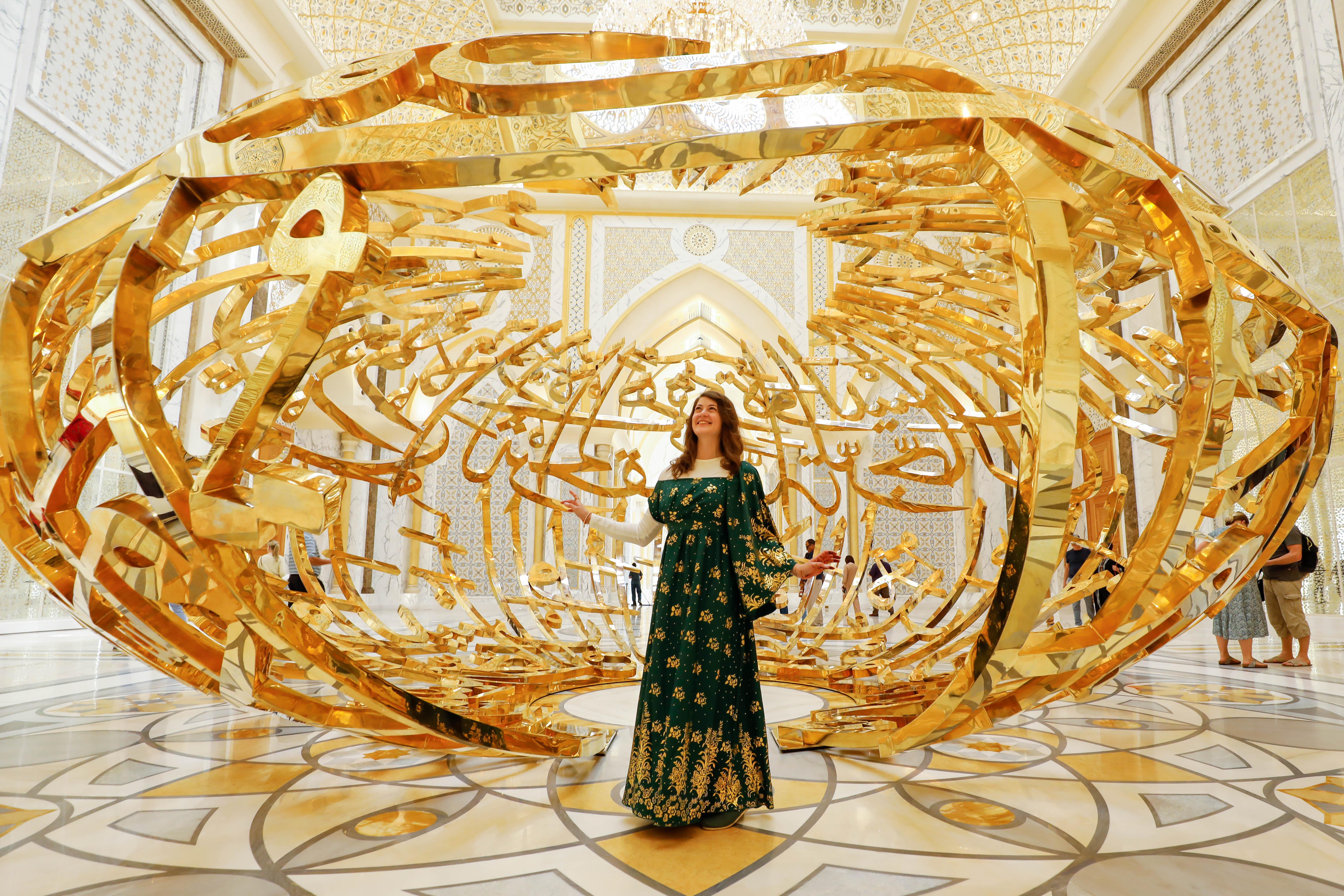 Abu Dhabi: Private Photoshoot at Qasr Al Watan Palace