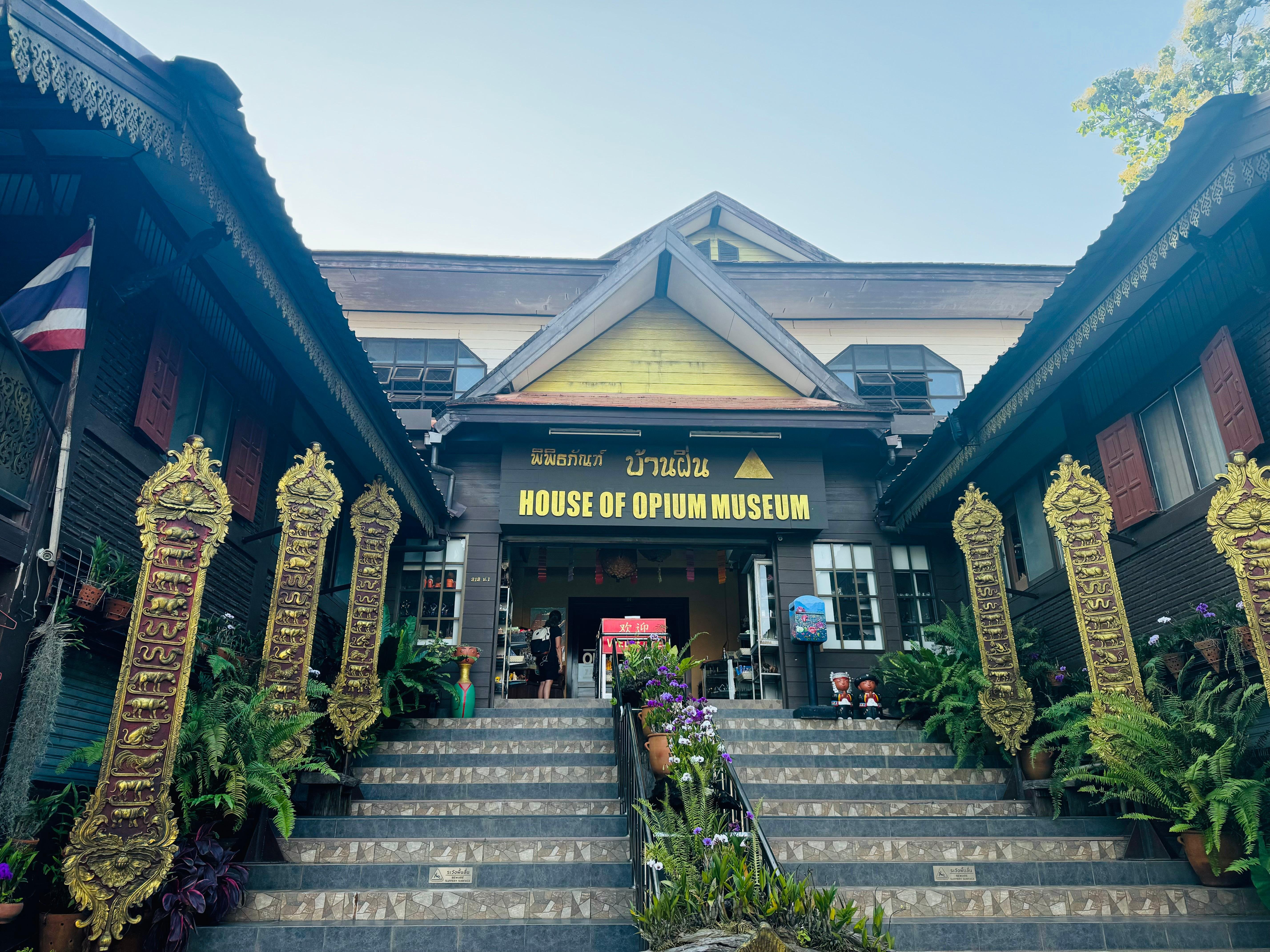 Chiang Rai: 7 Iconic Landmarks & Riverside Buffet Tour