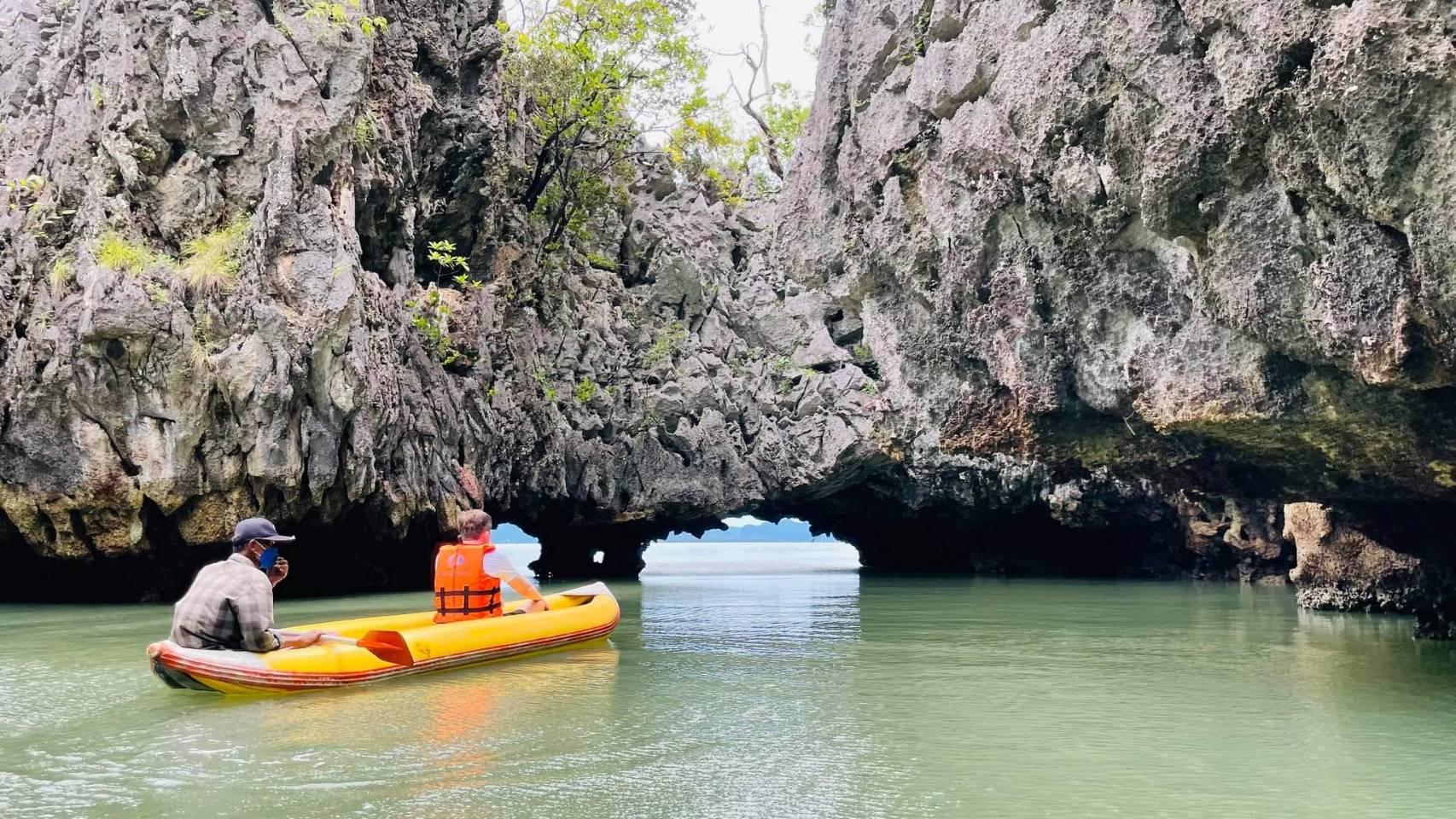 Phuket: Phi Phi, Maya, and James Bond Island Day Cruise