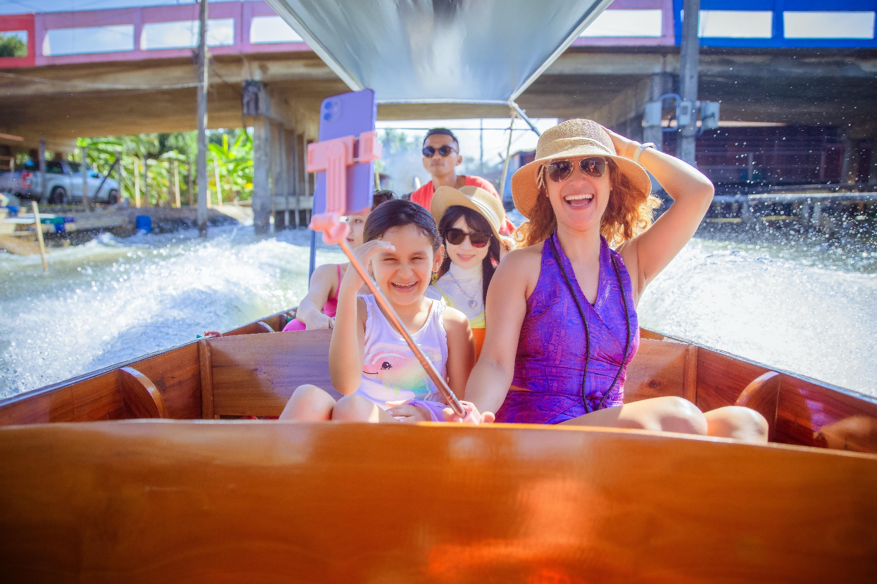 Bangkok Floating Market & Railway Tour with Michelin Cuisine