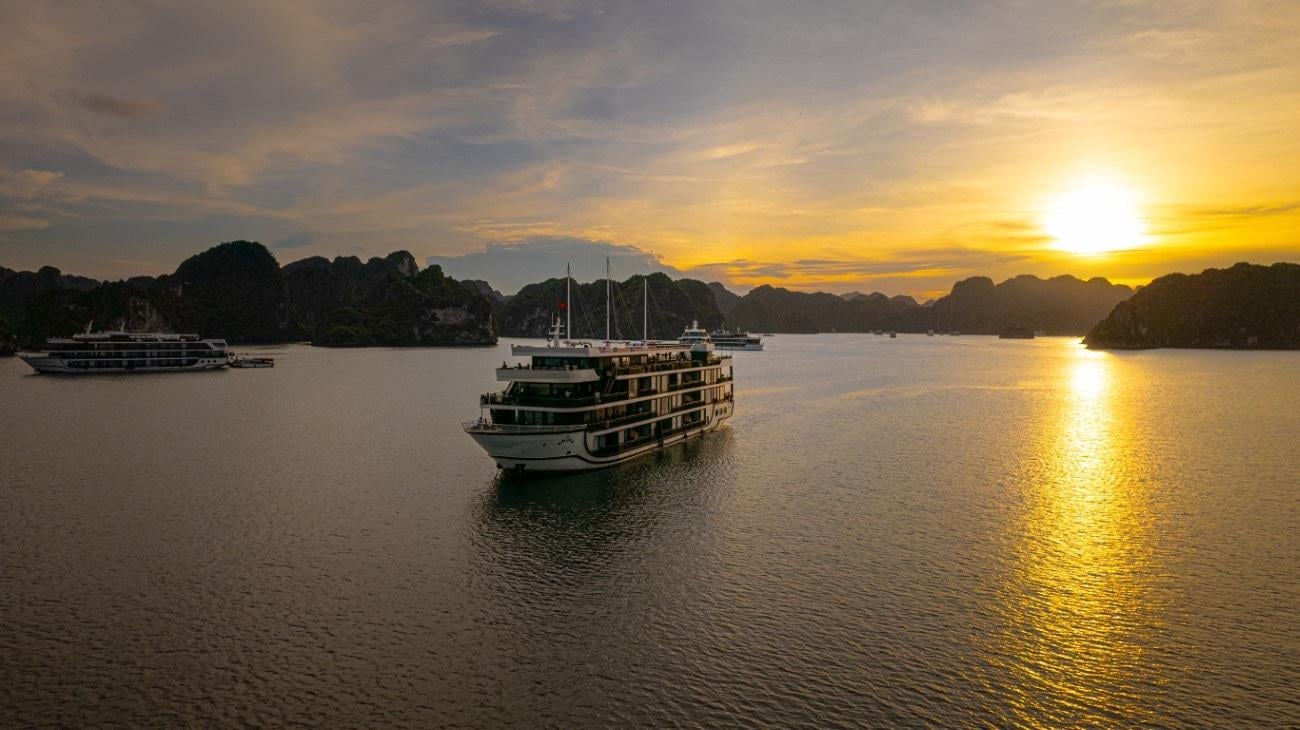 Ha Long & Lan Ha Bay 2-Day 5-Star Balcony Cruise