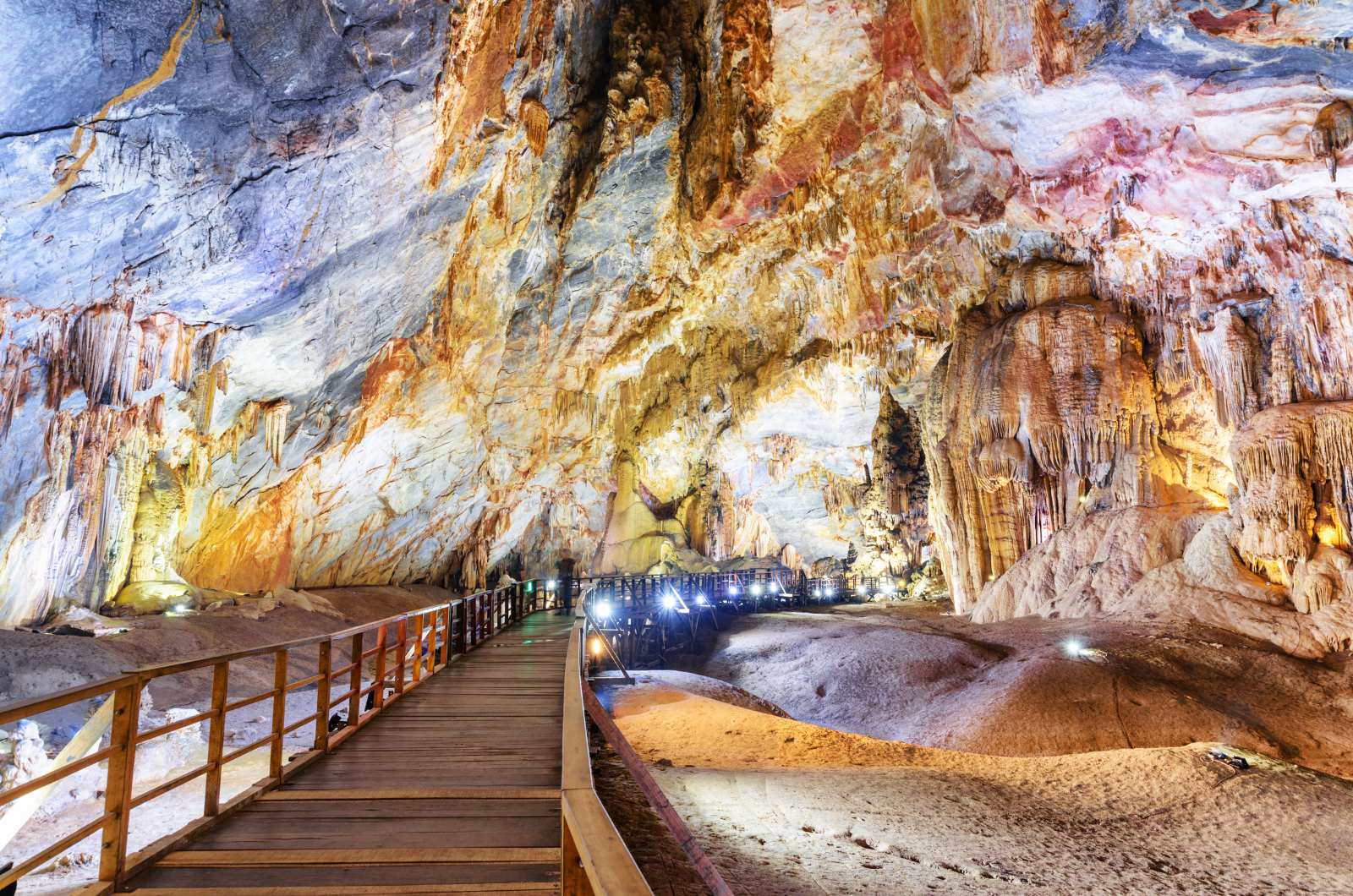 Phong Nha Cave boat tour Son River dragon boat and Paradise Cave karst — image 7