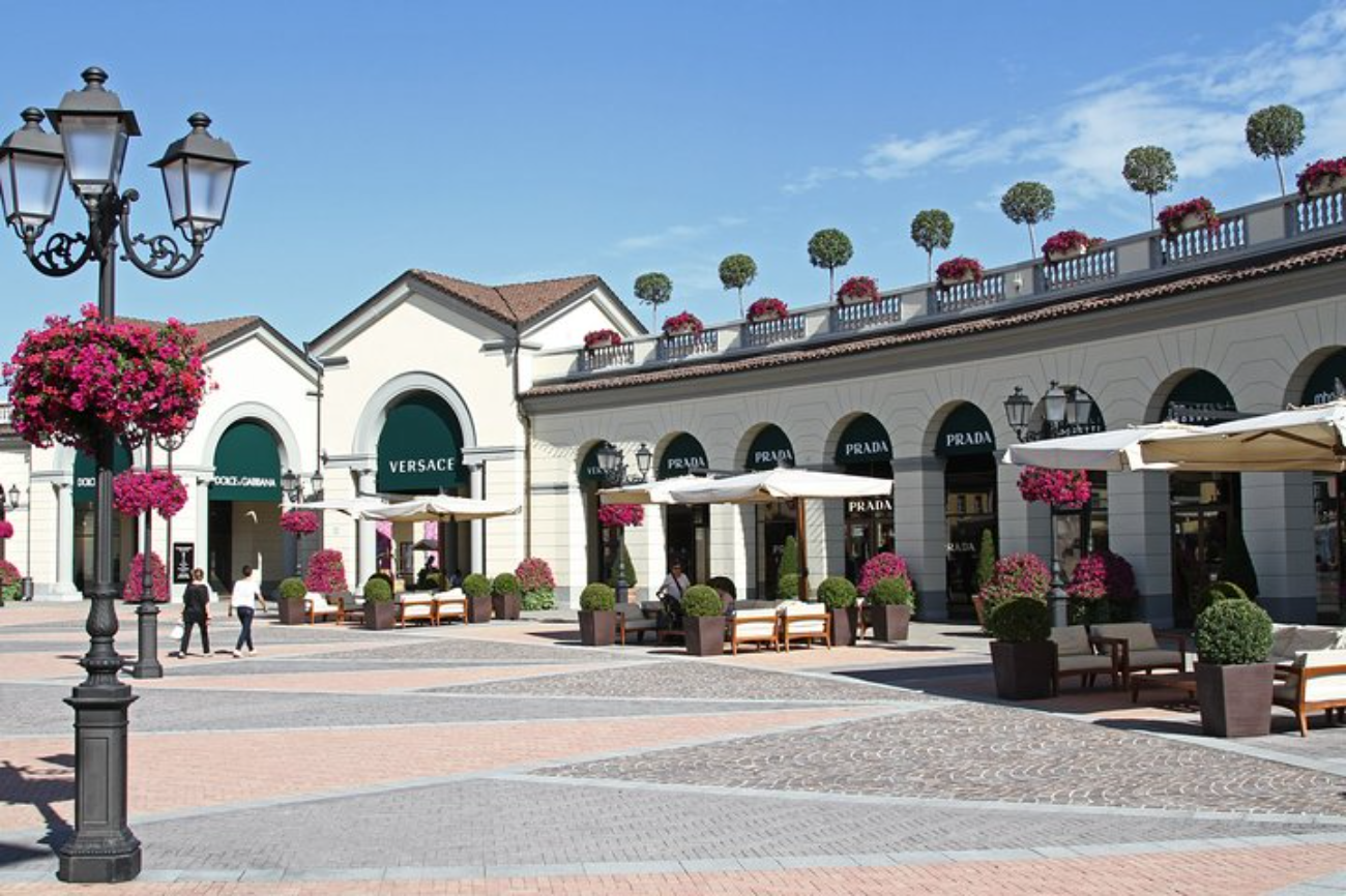 Serravalle Designer Outlet: Private Day Trip from Milan