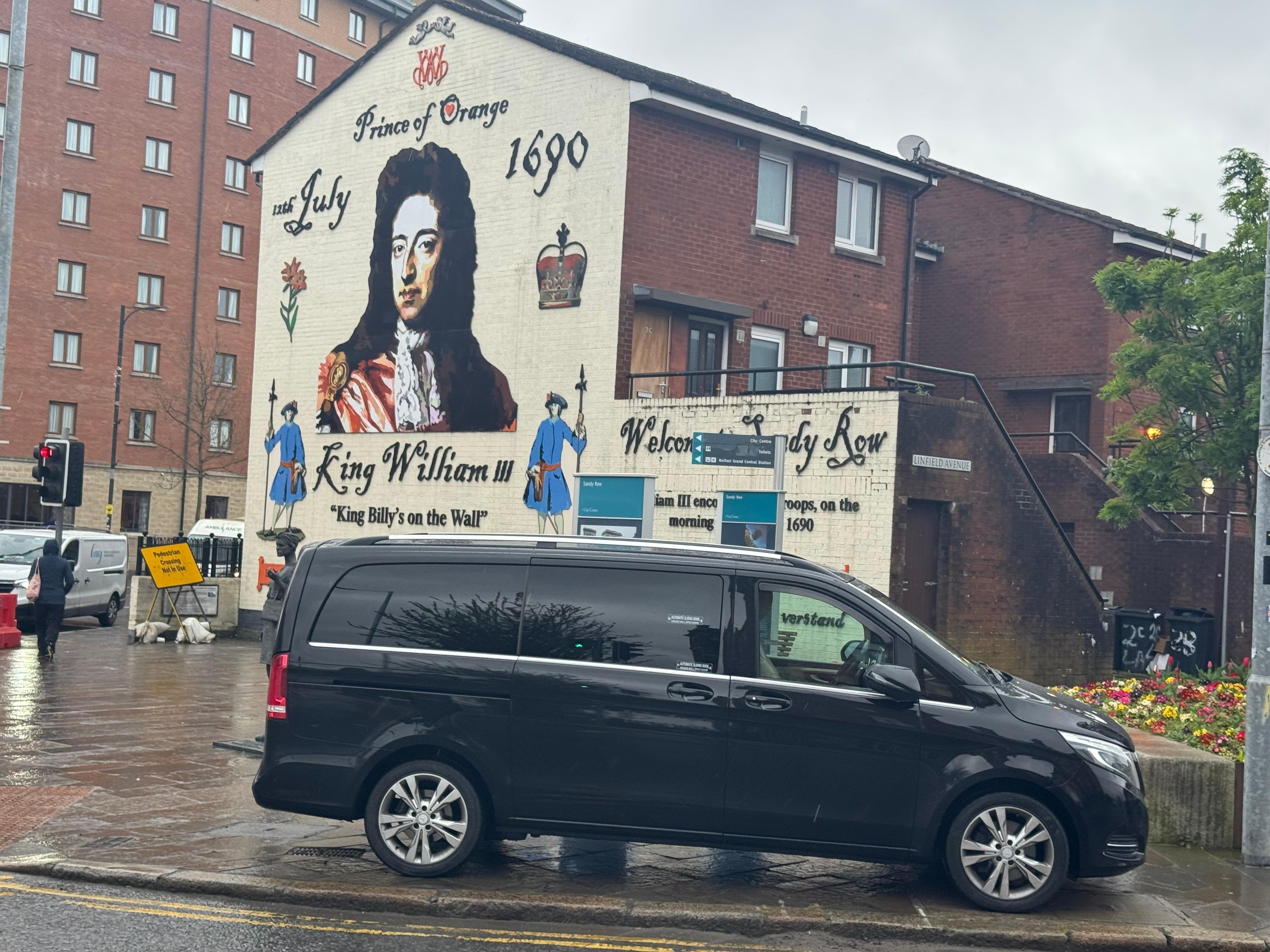 Belfast Historical & Political Tour with Hotel Pickup
