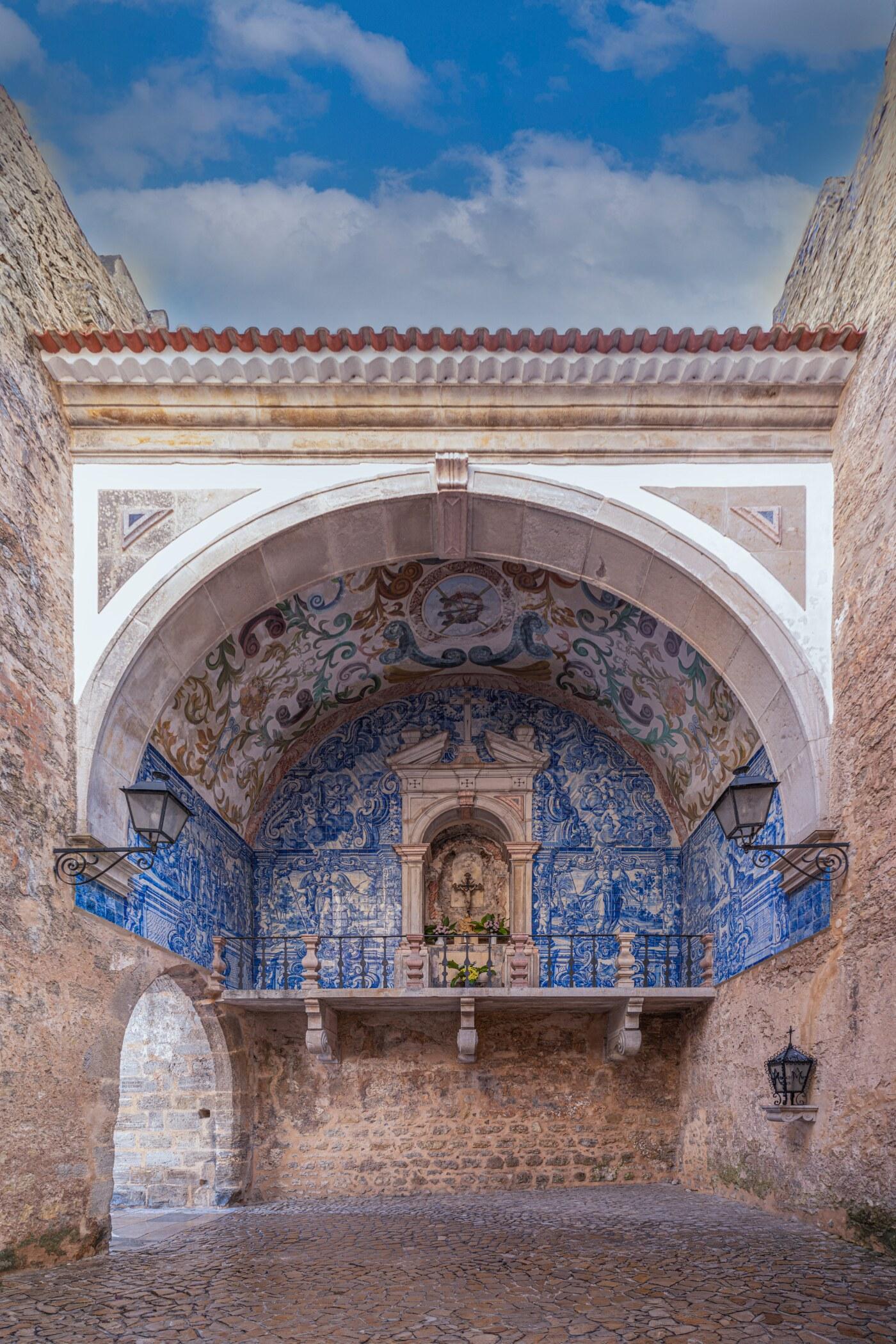 Lisbon to Porto Private Transfer with 3 Scenic Stopovers