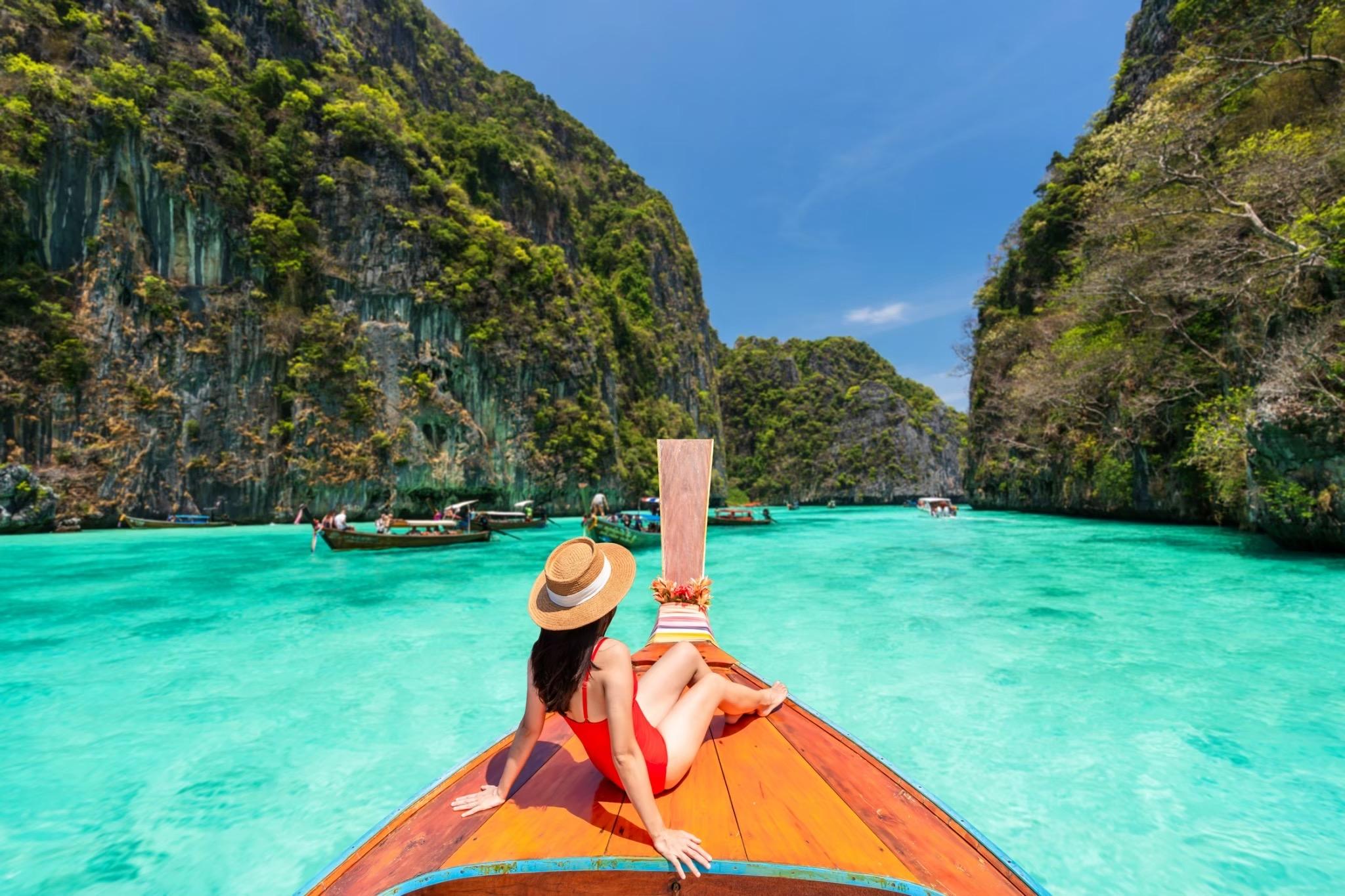 Phuket: Phi Phi Islands & Maya Bay Speedboat Day Trip with Lunch