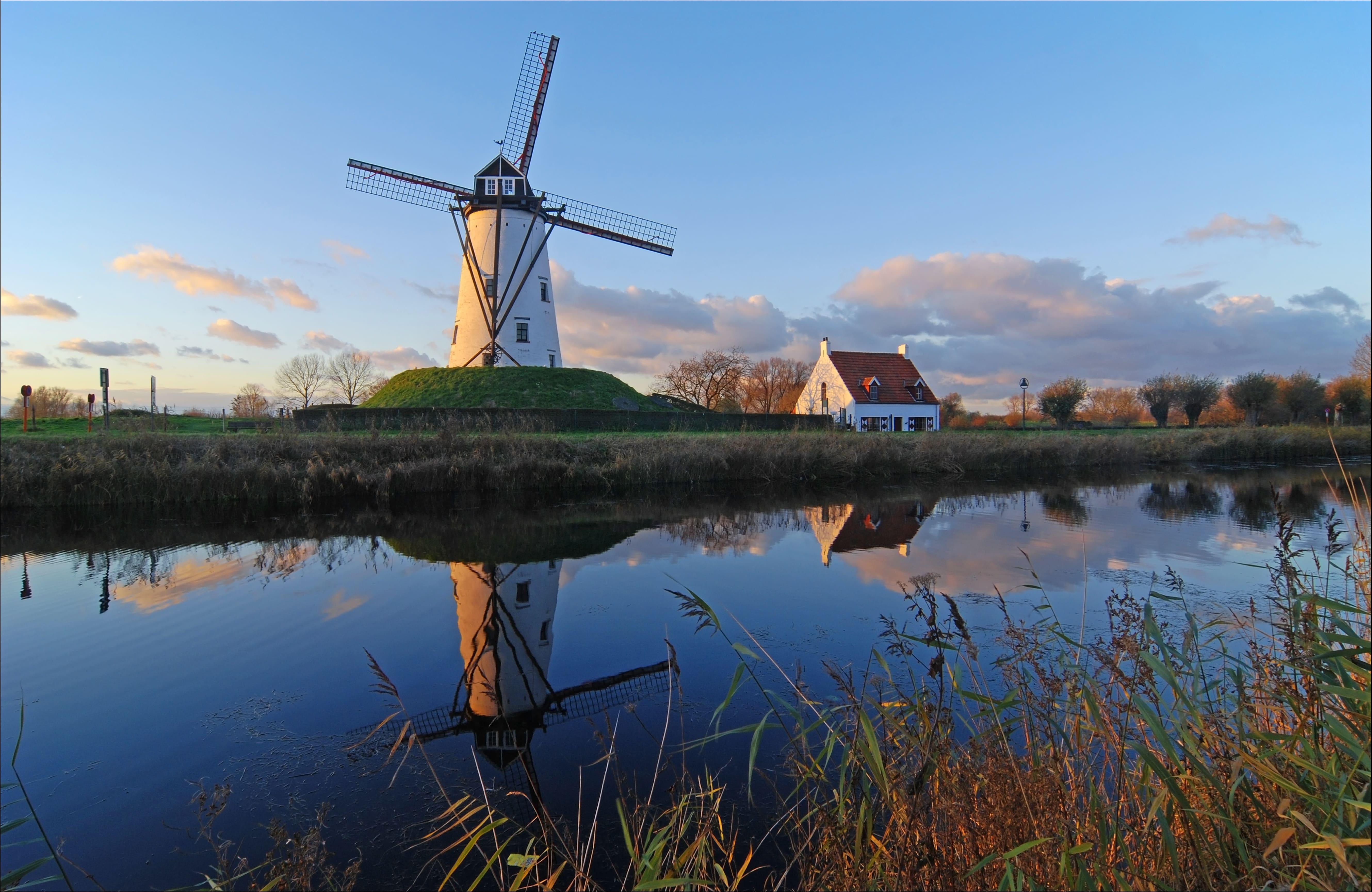 Bruges Day Trip: Canal Boat, Windmills & Damme
