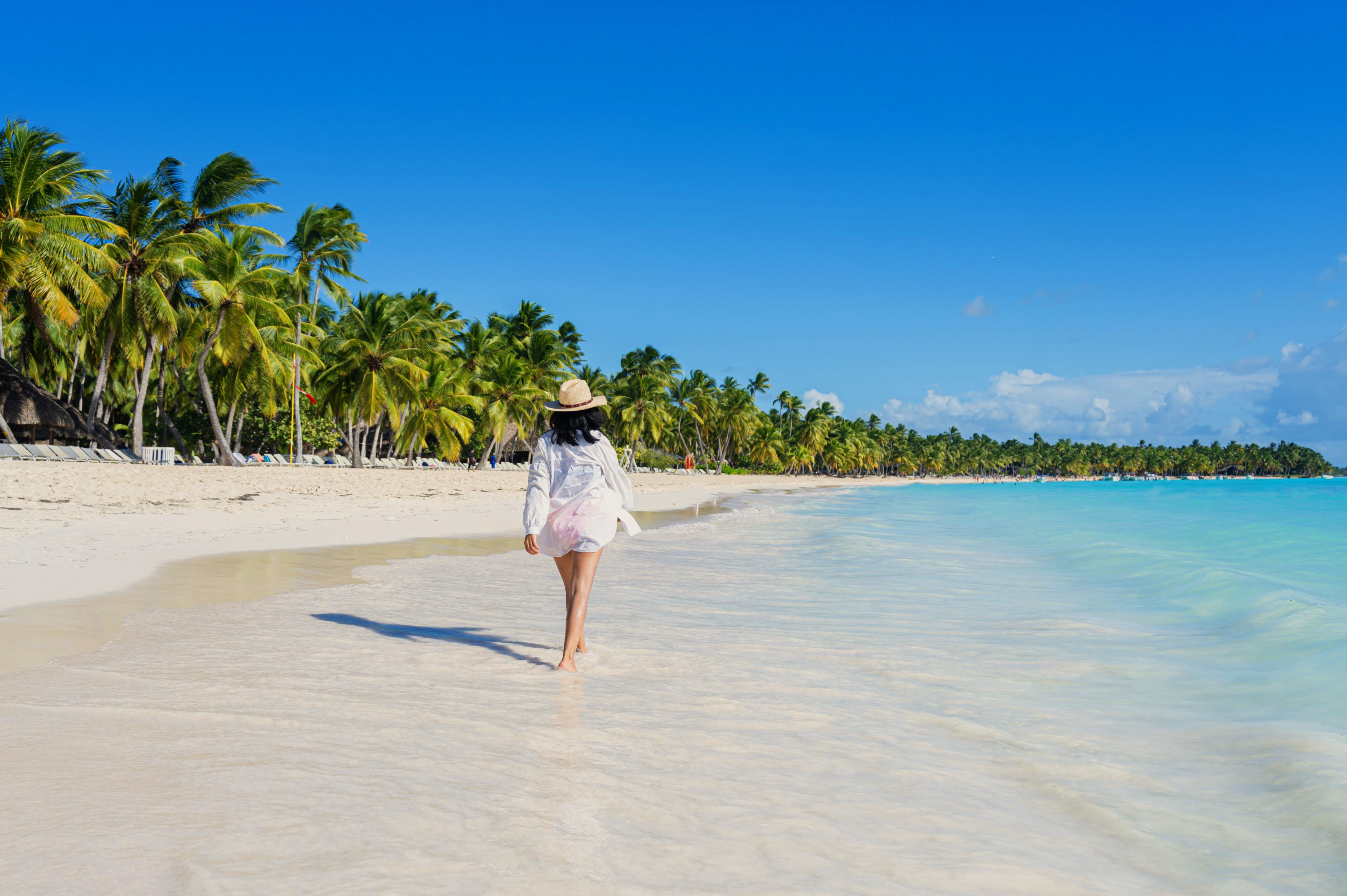 Saona Island Catamaran Day Trip from Punta Cana – Open Bar & Buffet