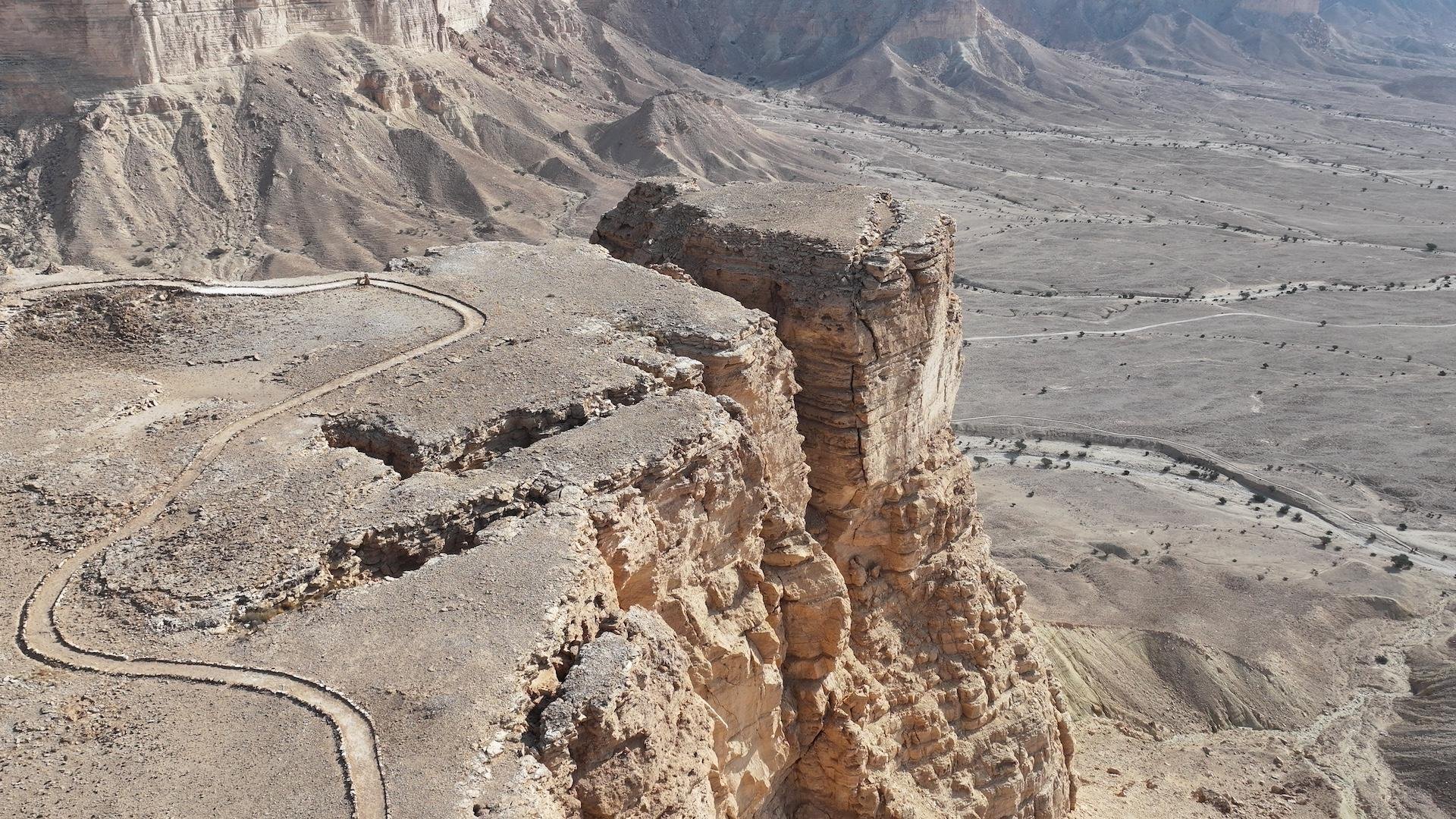 Edge of the World & Darb Al-Manjoor Desert Expedition