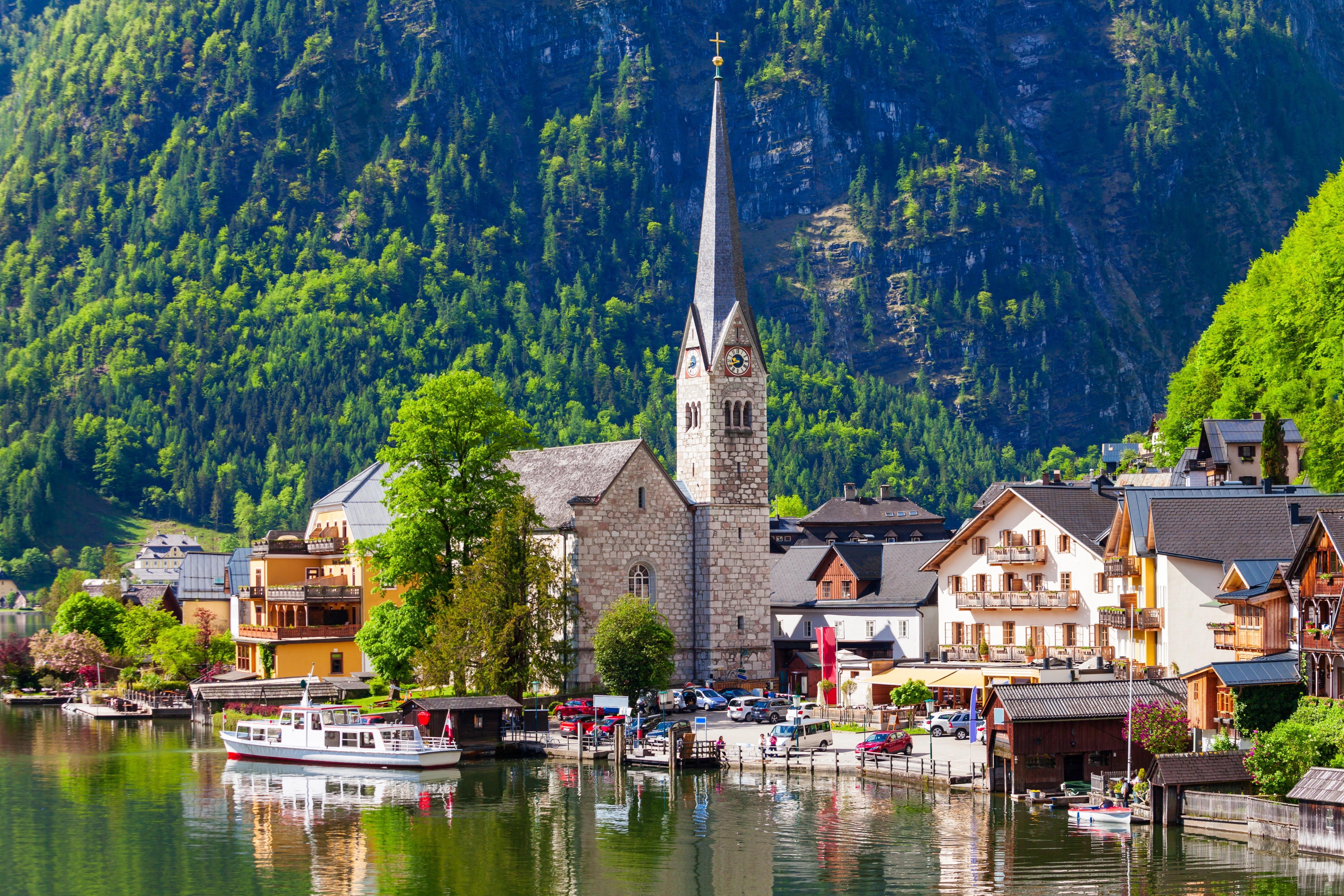 Vienna to Hallstatt, Salzburg & Alpine Lakes Full-Day Tour