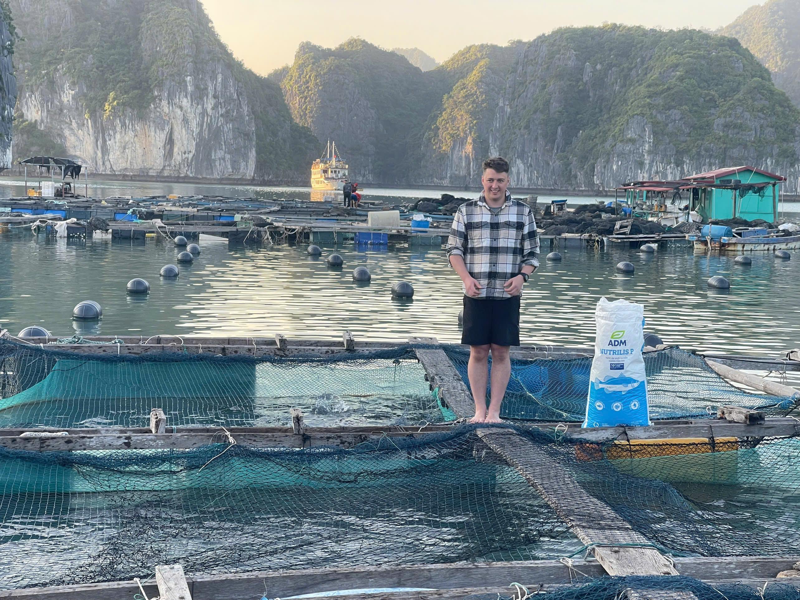 Full-Day Lan Ha Bay Cruise: Kayaking & Floating Villages from Hanoi or Cat Ba