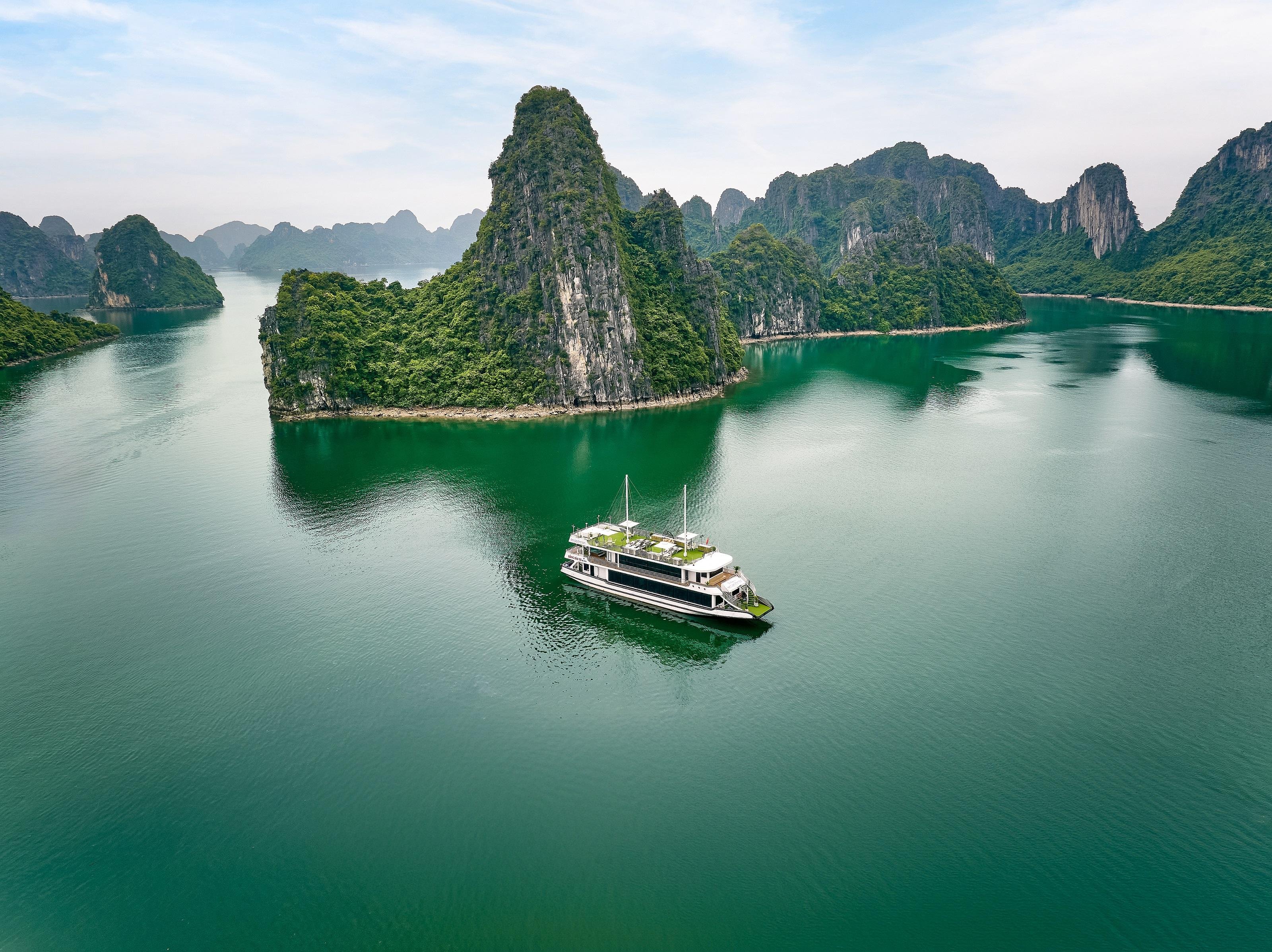 2-Day Ninh Binh & Ha Long Bay Adventure from Hanoi