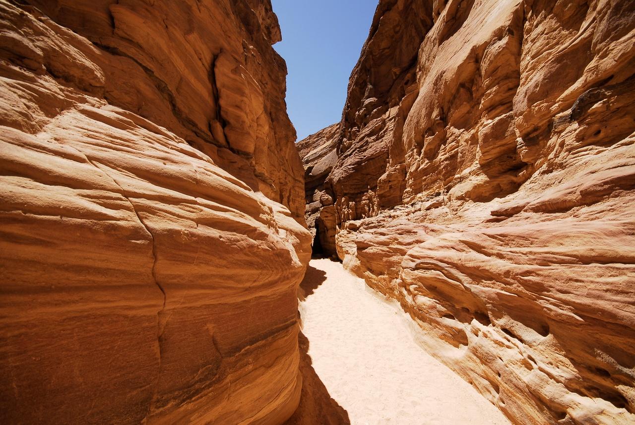Sharm El-Sheikh: Colored Canyon, Blue Hole & Dahab Jeep Day Trip