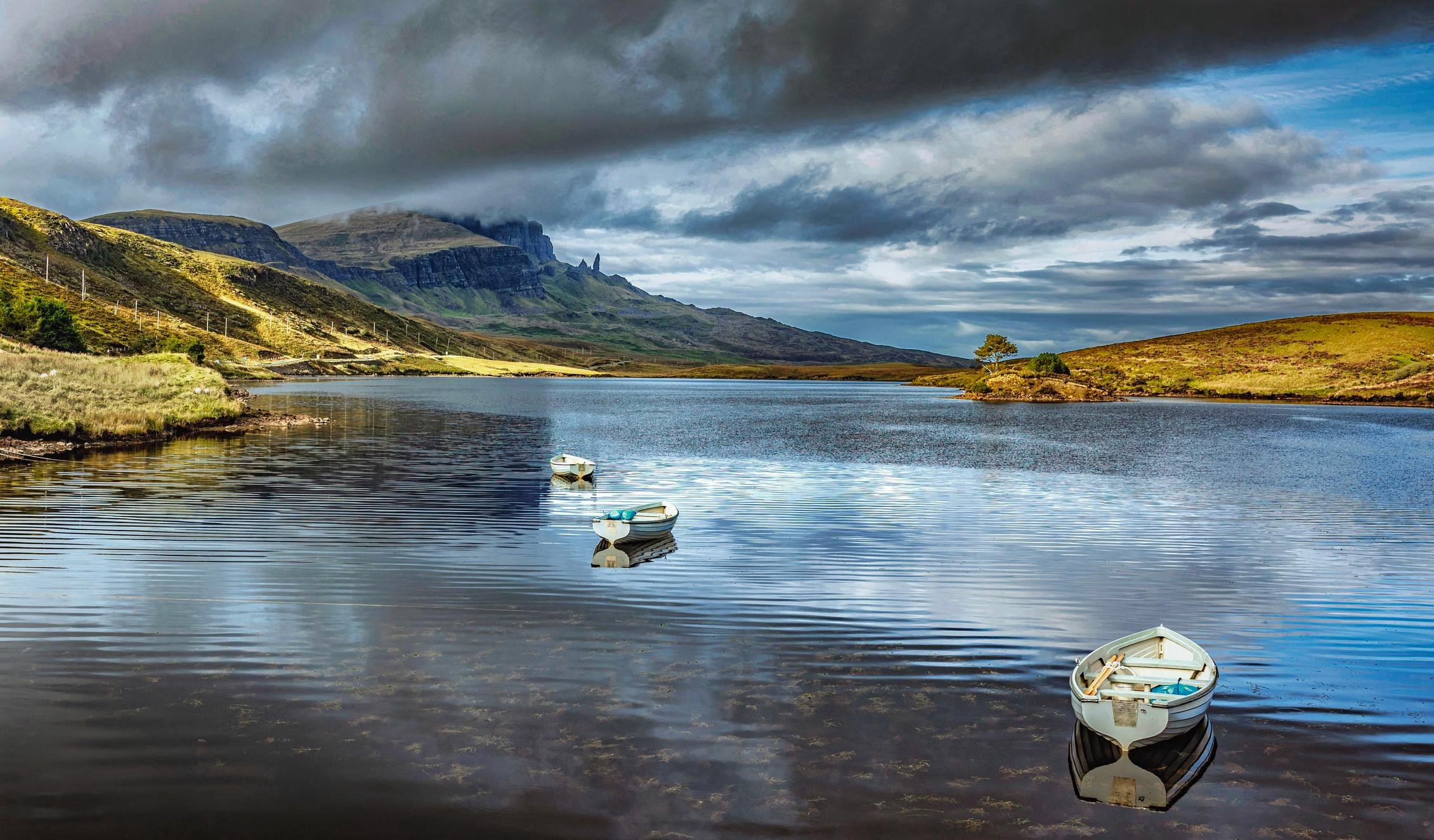 From Inverness: Isle of Skye Scenery Tour with Fairy Pools