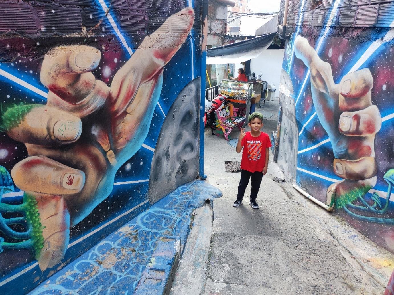 Comuna 13 Street Art & Transformation Tour with Local Snack