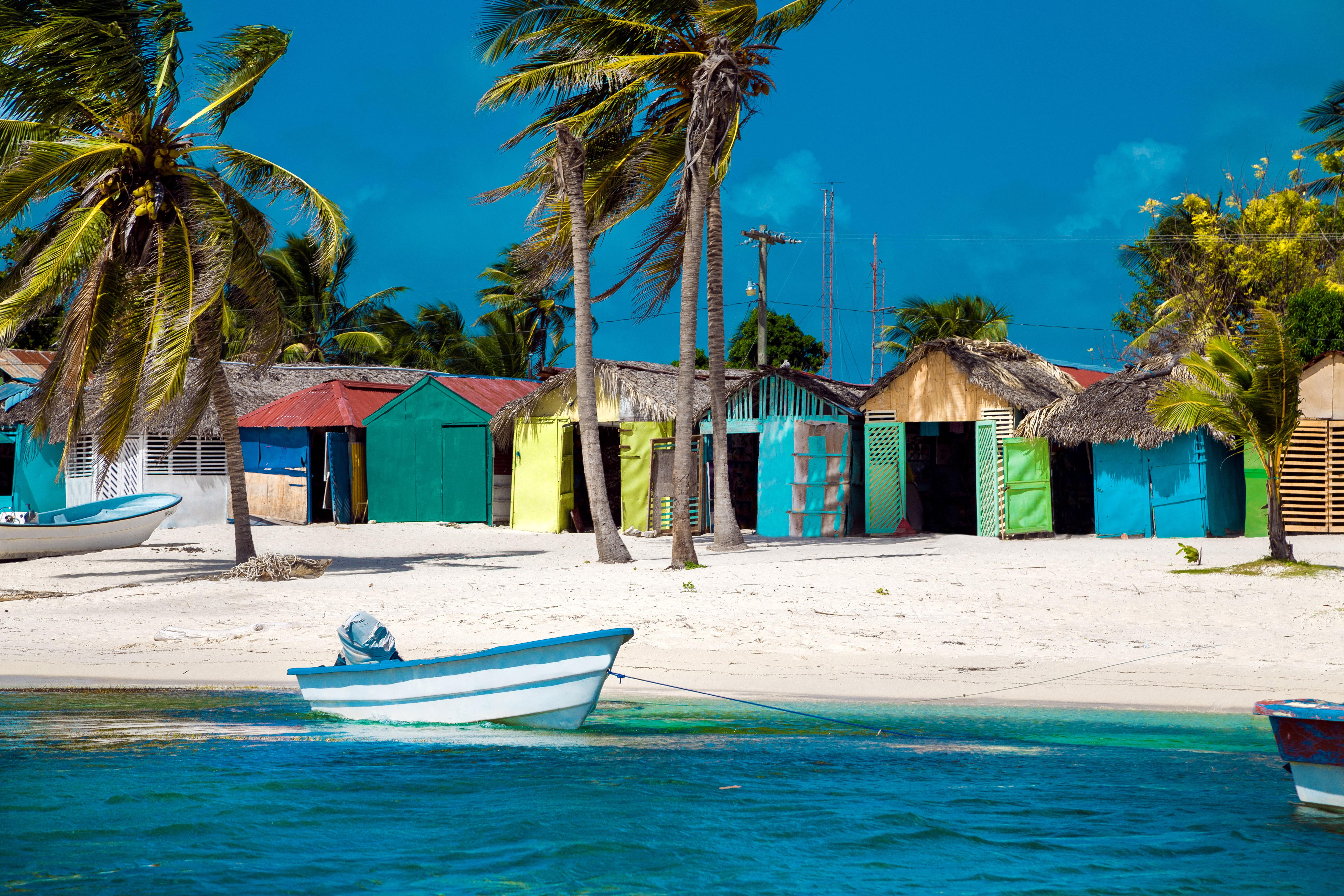 Saona Island Catamaran Day Trip from Punta Cana – Open Bar & Buffet