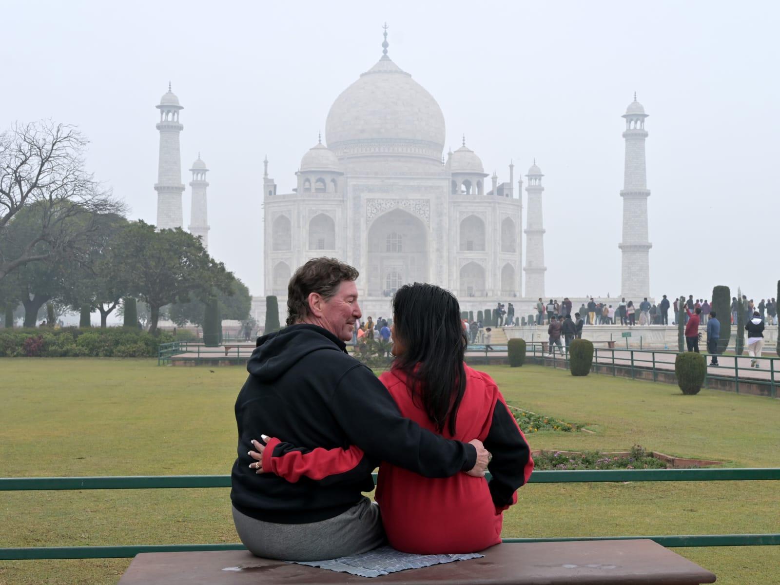Delhi to Taj Mahal Sunrise Tour with Agra Fort & Pickup