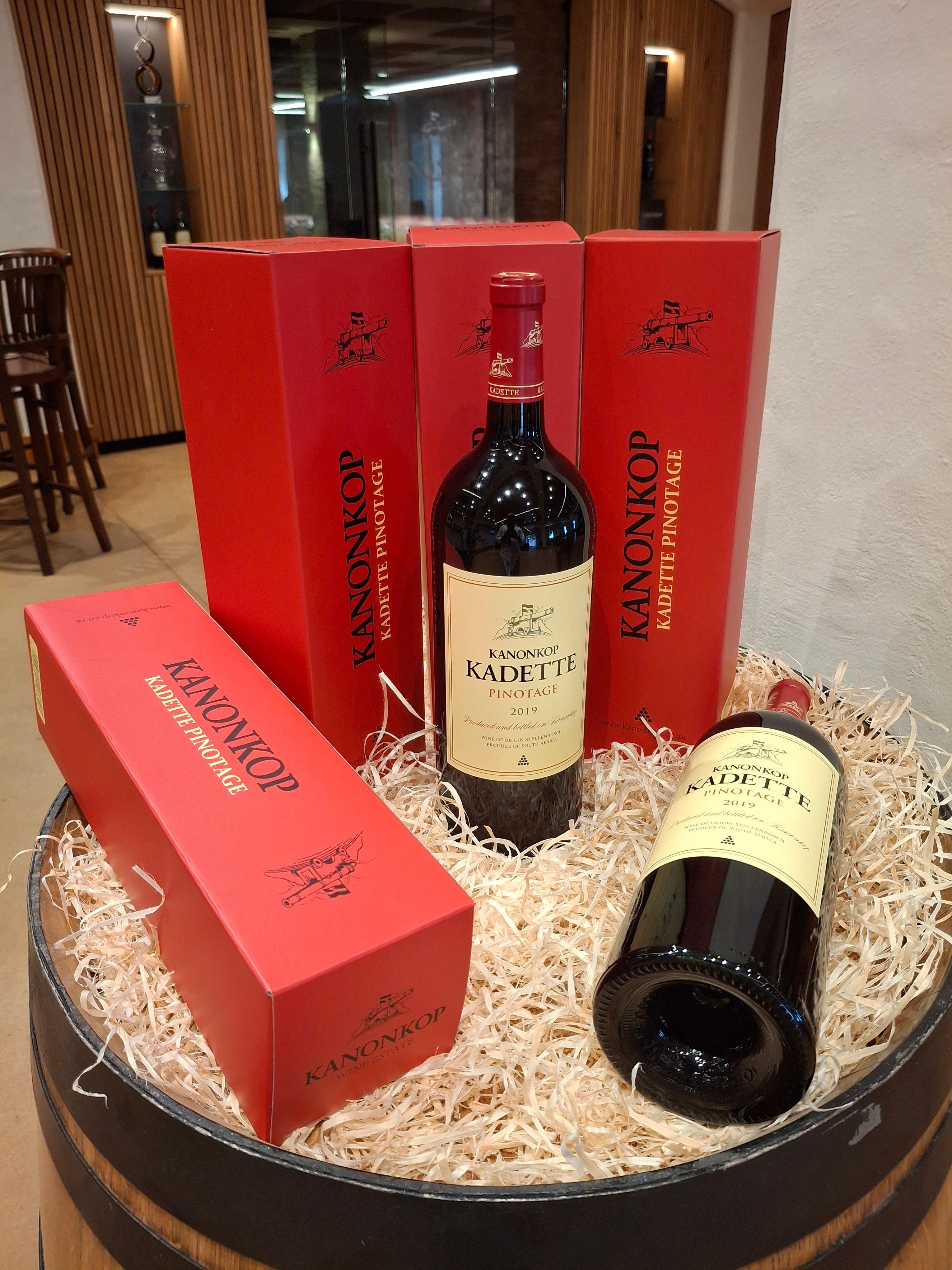 Private Cape Winelands Day Tour with Lunch