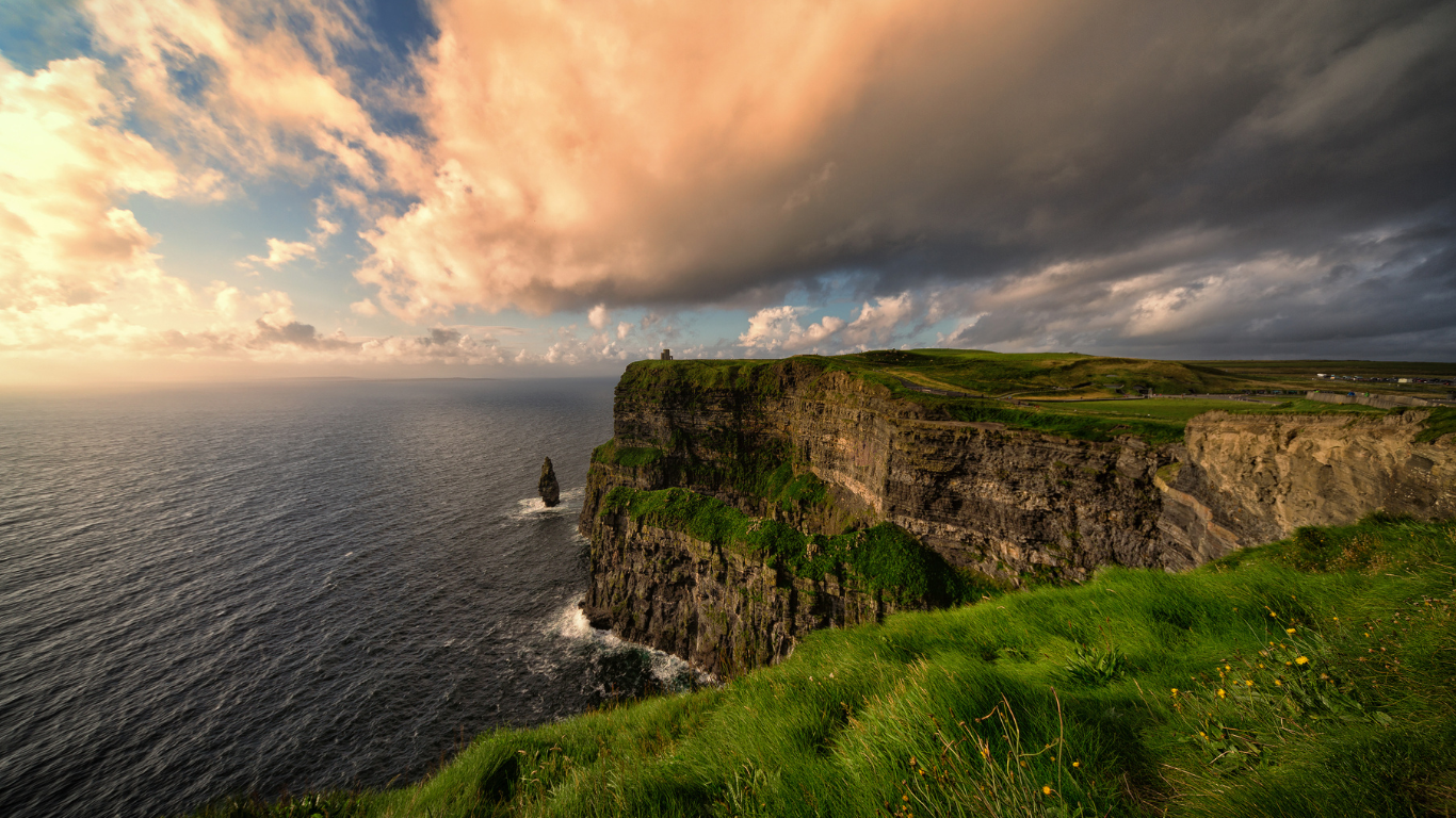 Dublin to Cliffs of Moher, Ennis & Limerick Day Tour