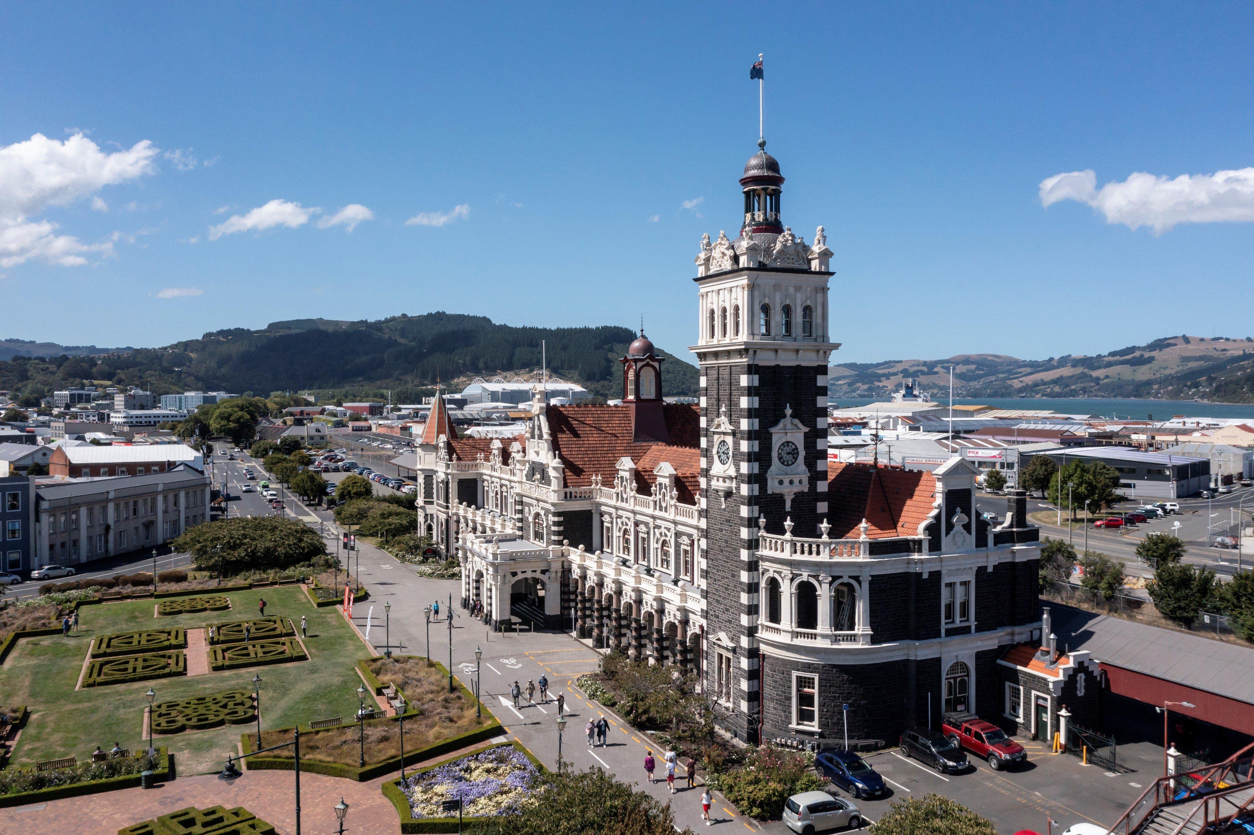 Guided Dunedin City & Peninsula Small Group Tour (Max 10)