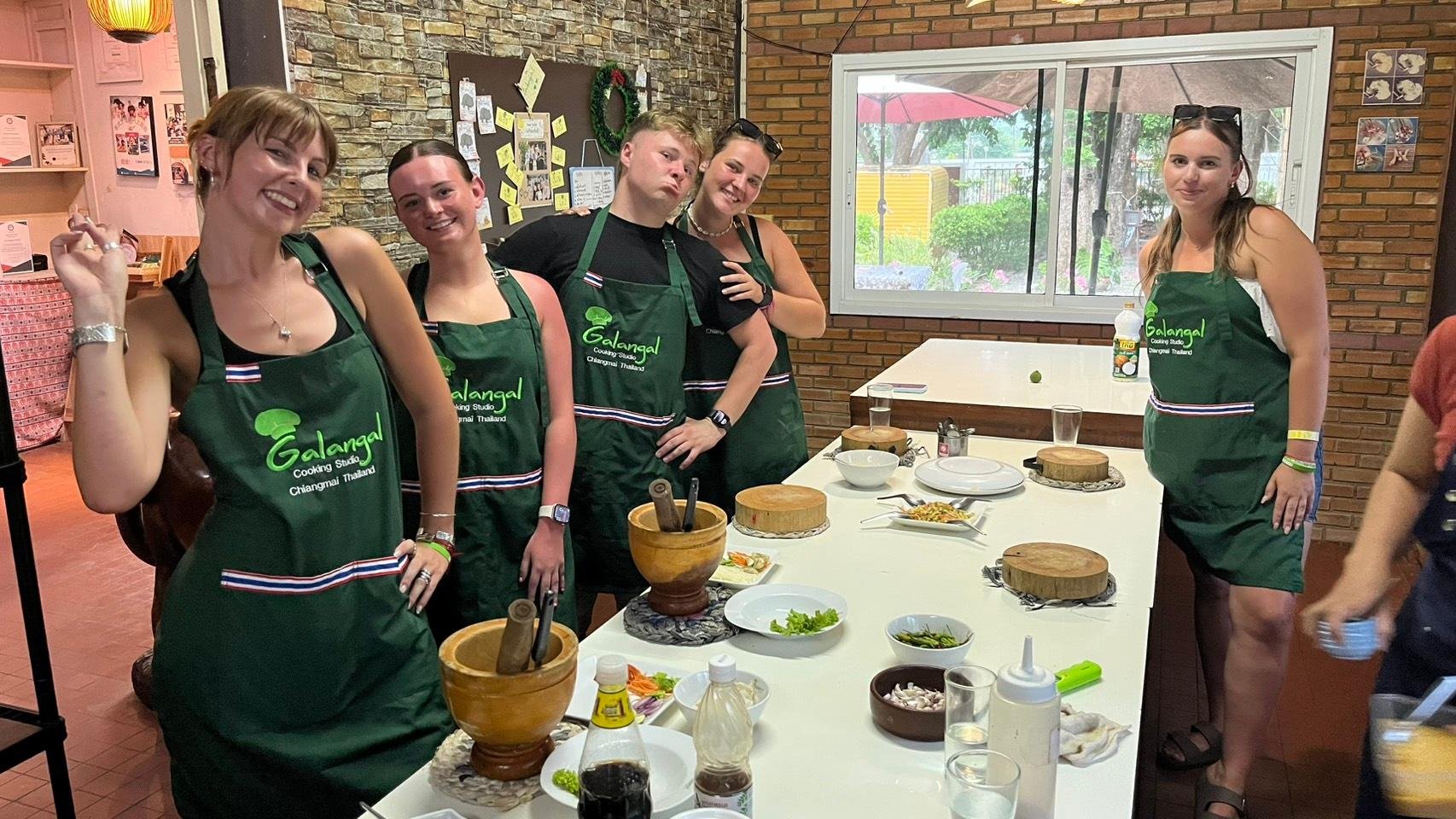 Chiang Mai: Evening Cooking Class and Local Market Visit