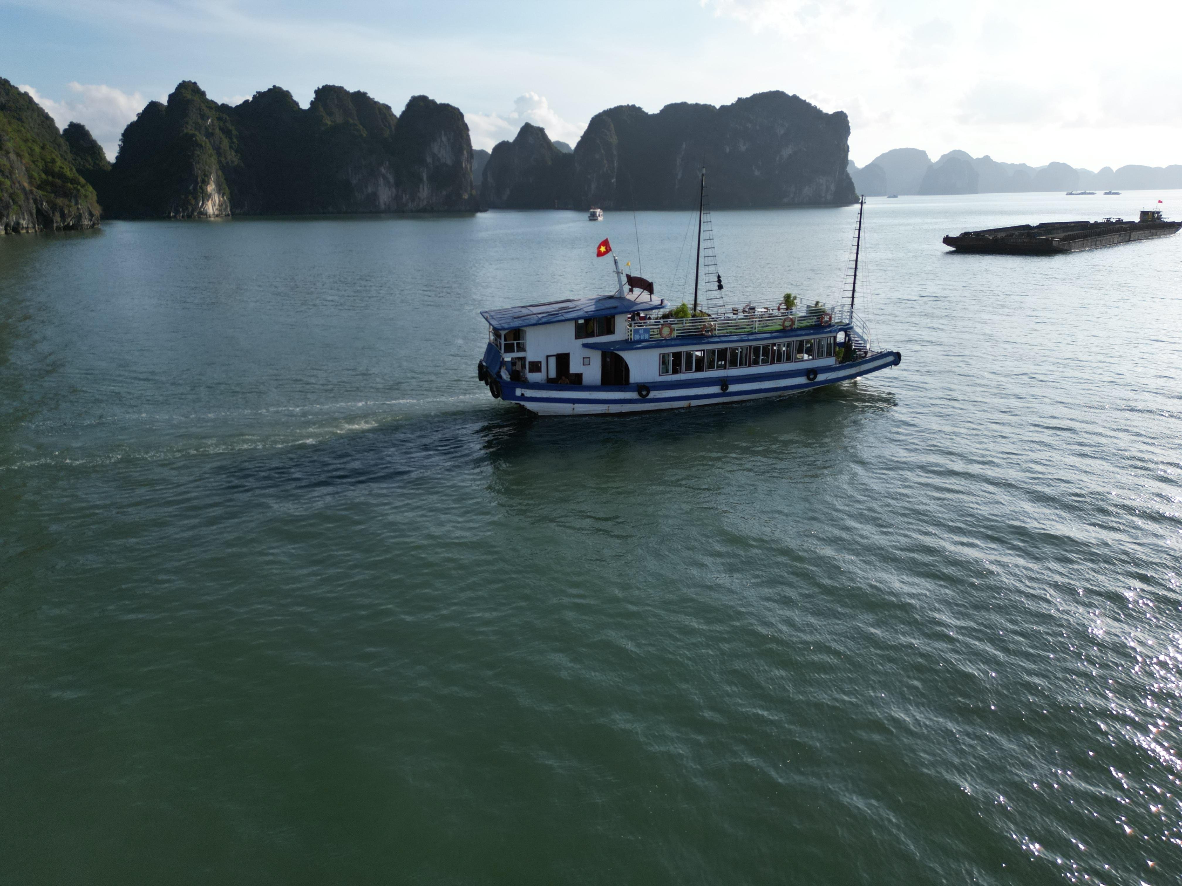 Private Ha Long Bay Full-Day Tour from Hanoi