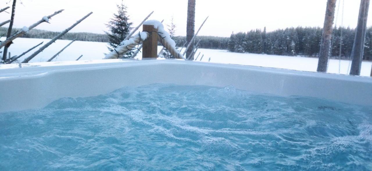Rovaniemi Private Lakeside Sauna, Jacuzzi & Lappish Dinner