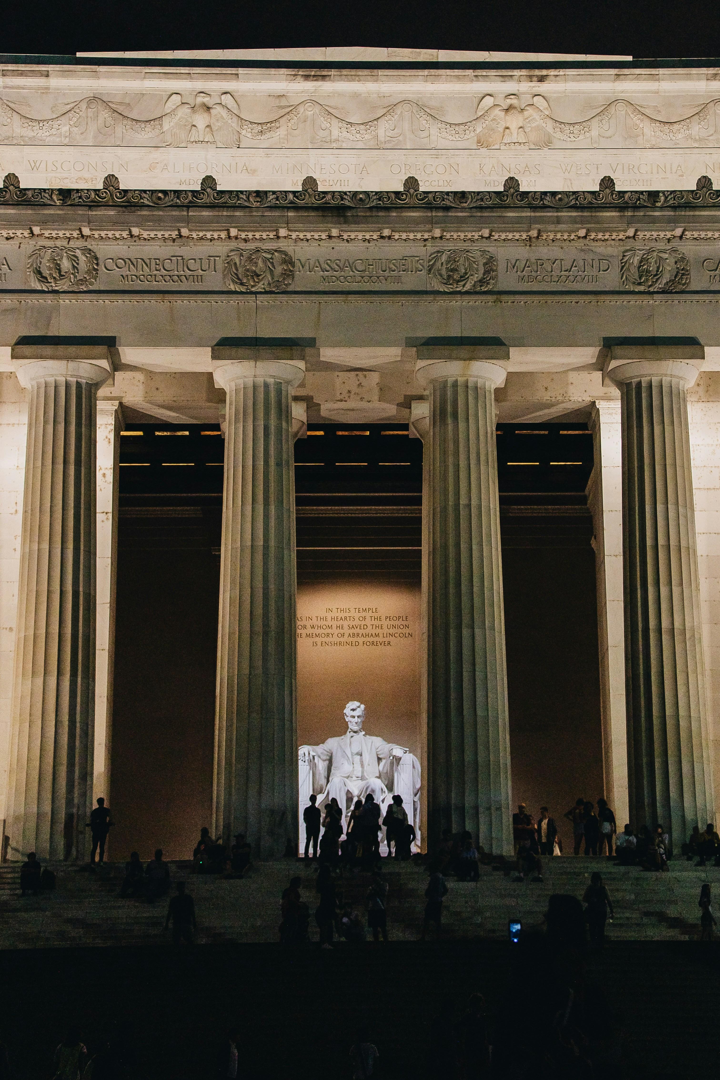Lincoln Memorial Undercroft Entry & Digital Guide