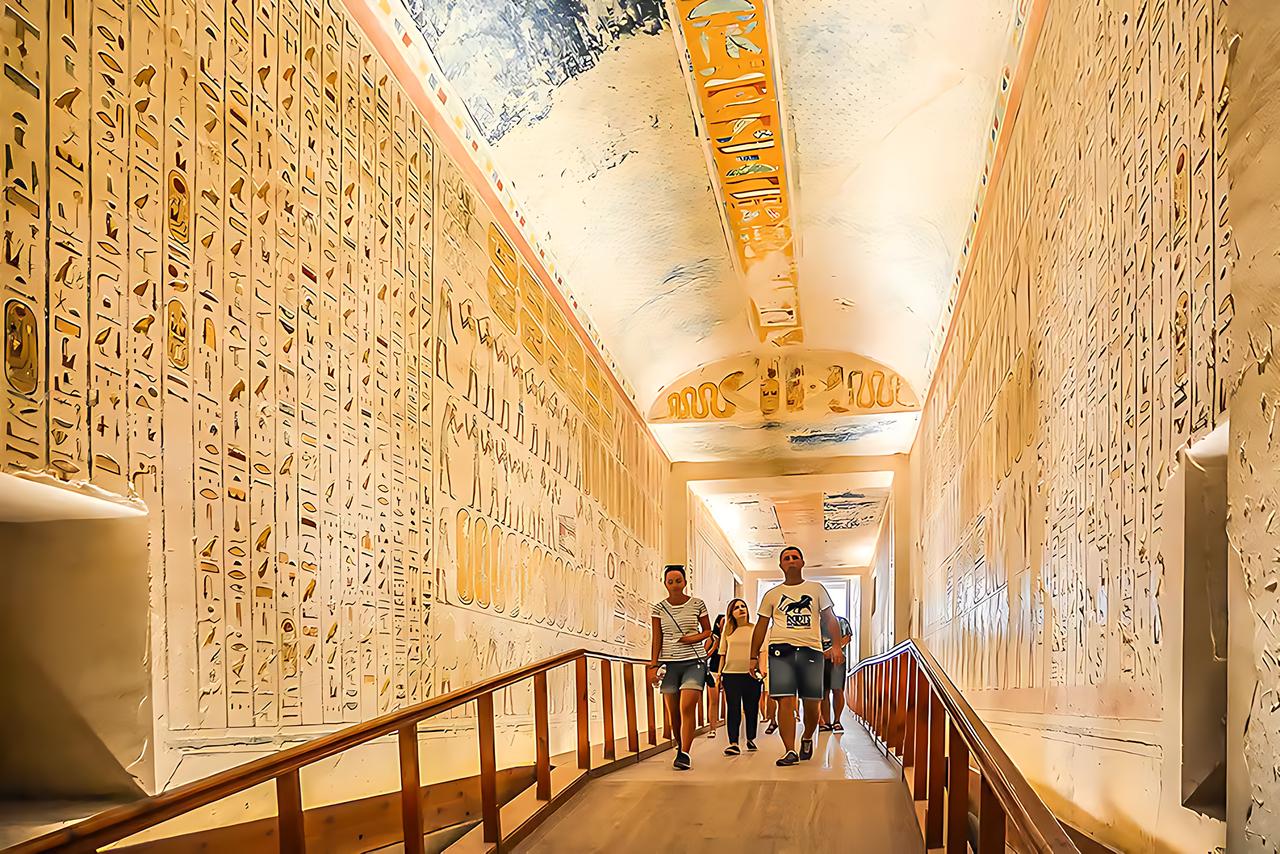 Hurghada to Luxor: Valley of the Kings & Tutankhamun's Tomb Day Tour