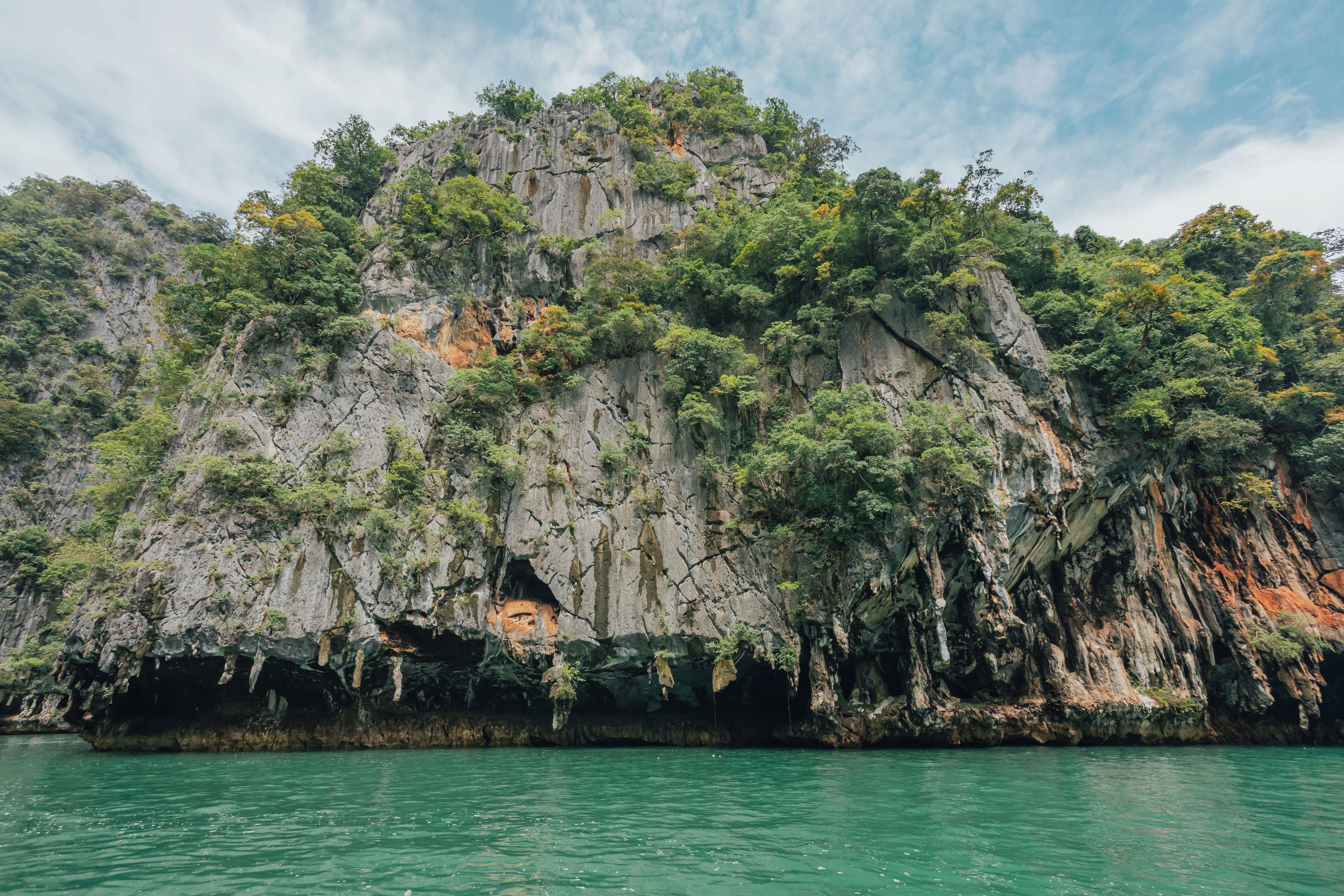 Phuket: Phi Phi, Maya, and James Bond Island Day Cruise