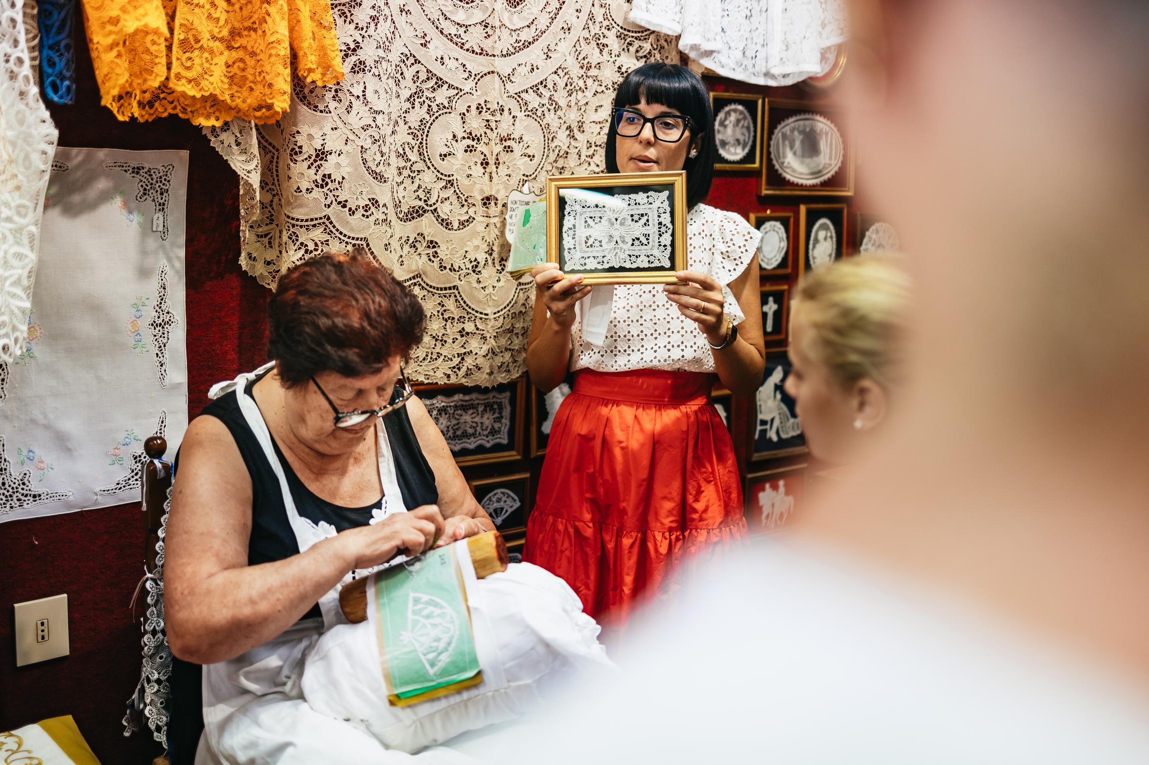 Murano & Burano Guided Tour by Private Boat with Glassmaking — gallery image 6
