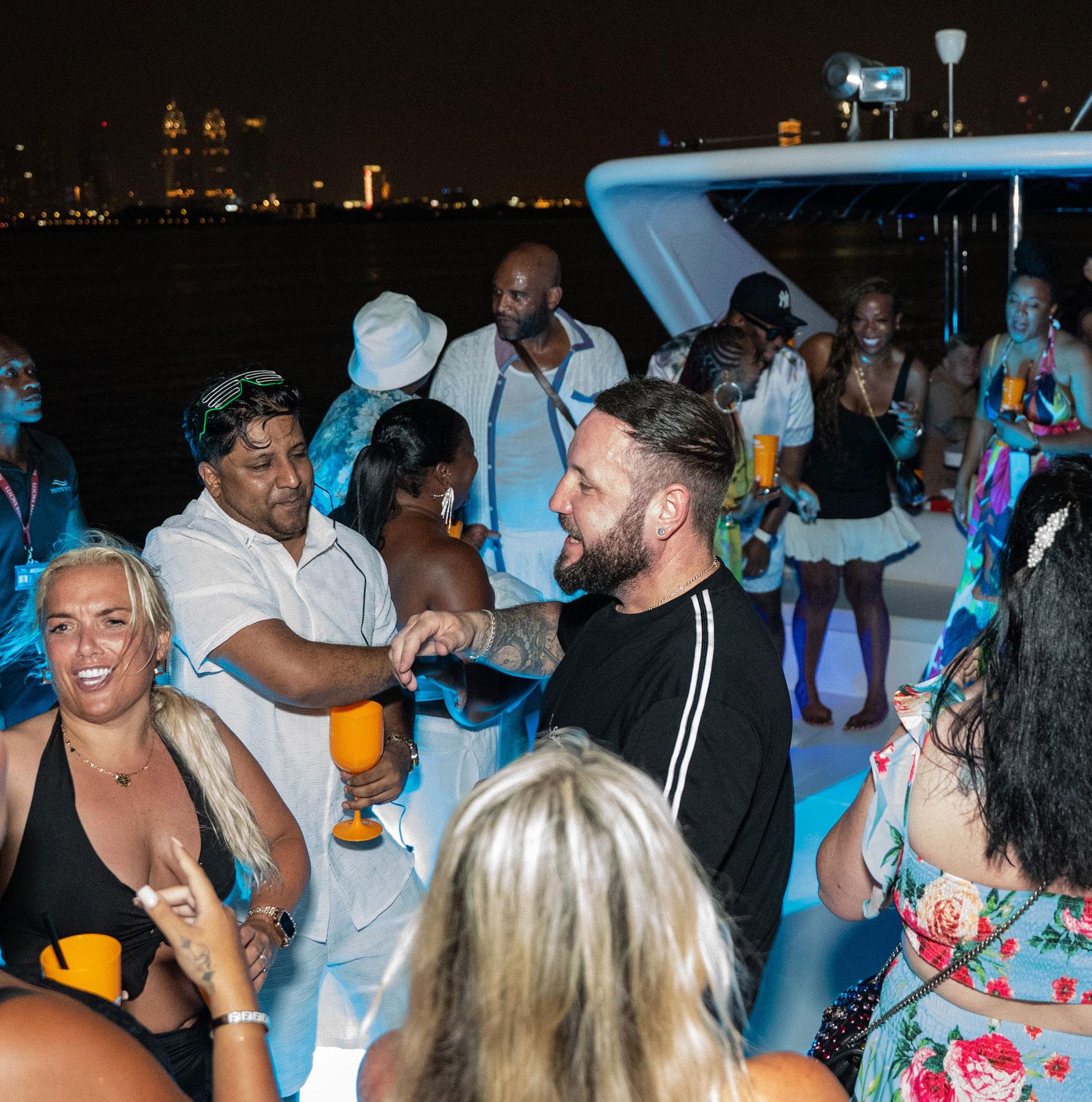 Dubai Marina Luxury Yacht Party – BBQ, Open Bar & Live DJ