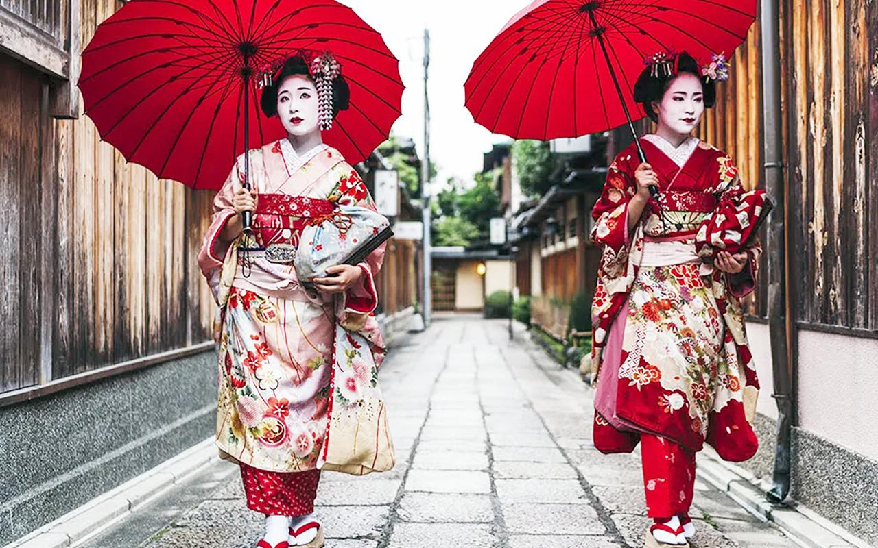 Kyoto: Gion Geisha District & Hidden Traditions