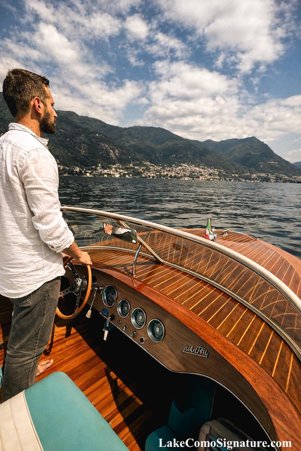 Private Vintage Boat Tour on Lake Como with Prosecco
