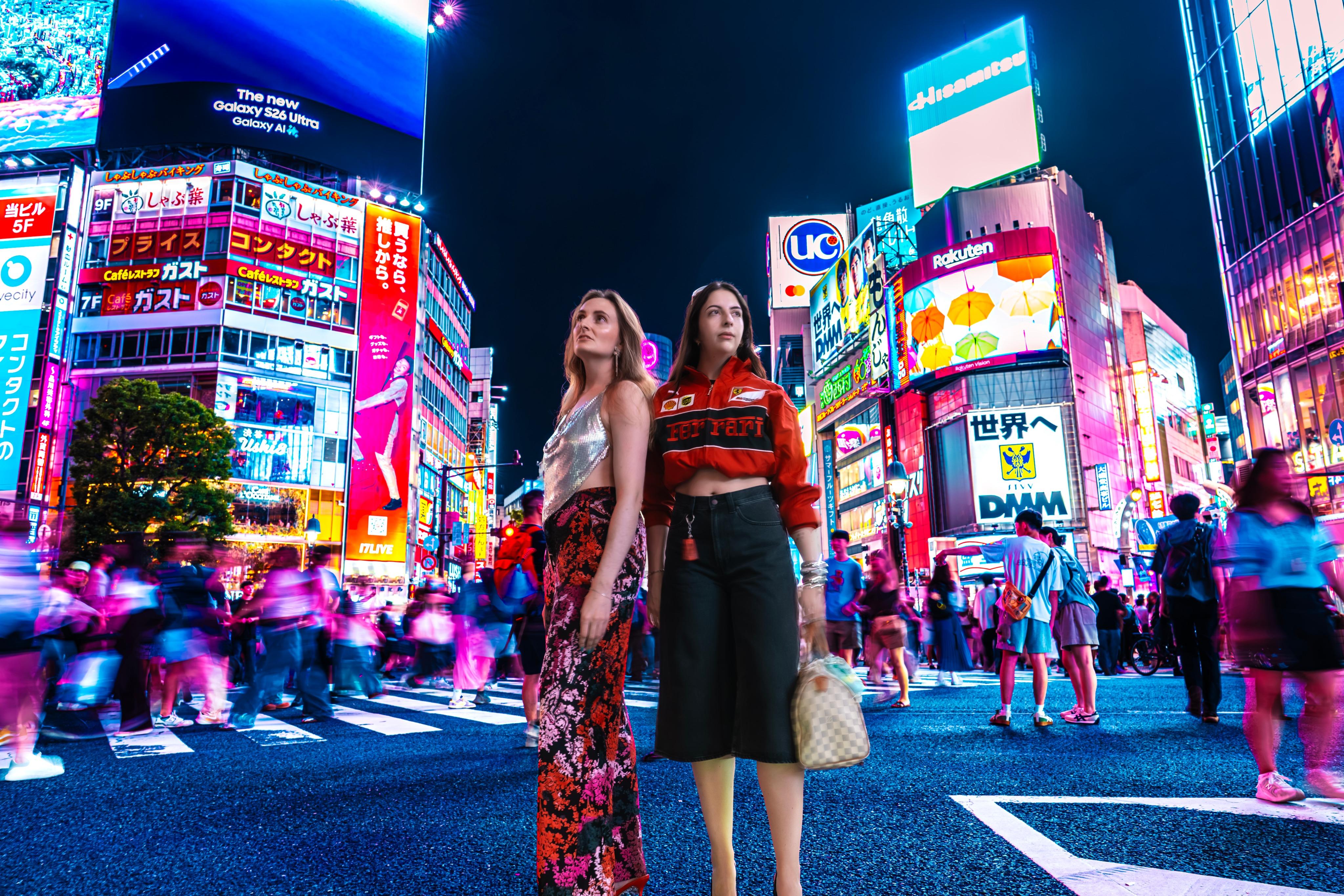 Tokyo Neon Photo Session w English Speaking Photographer