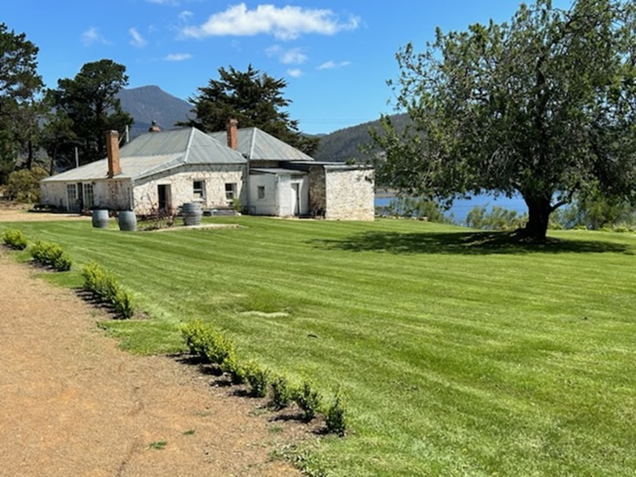 Hobart Wine Country Shore Tour