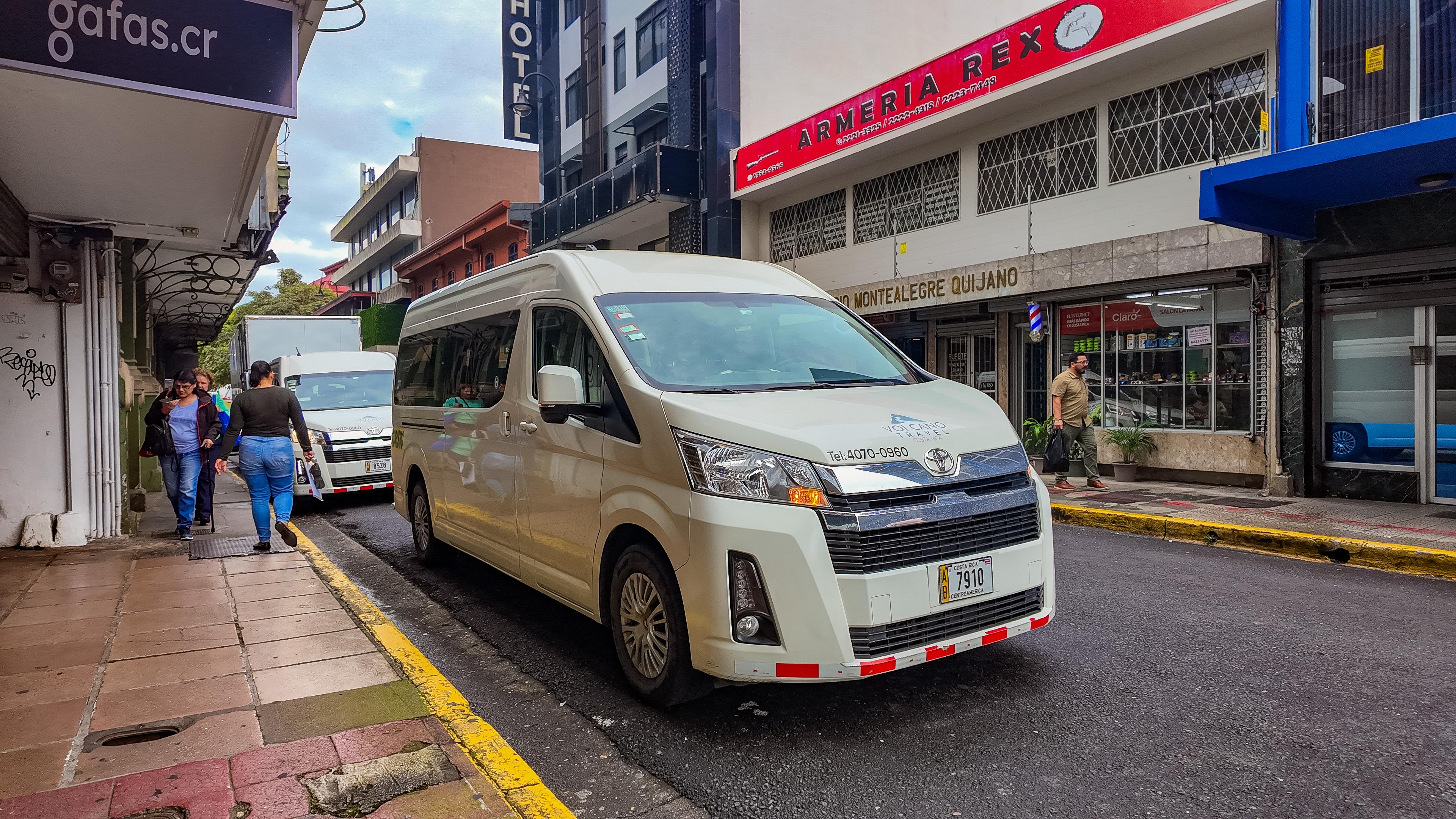San José to La Fortuna: Shared Airport Shuttle by Volcano Travel