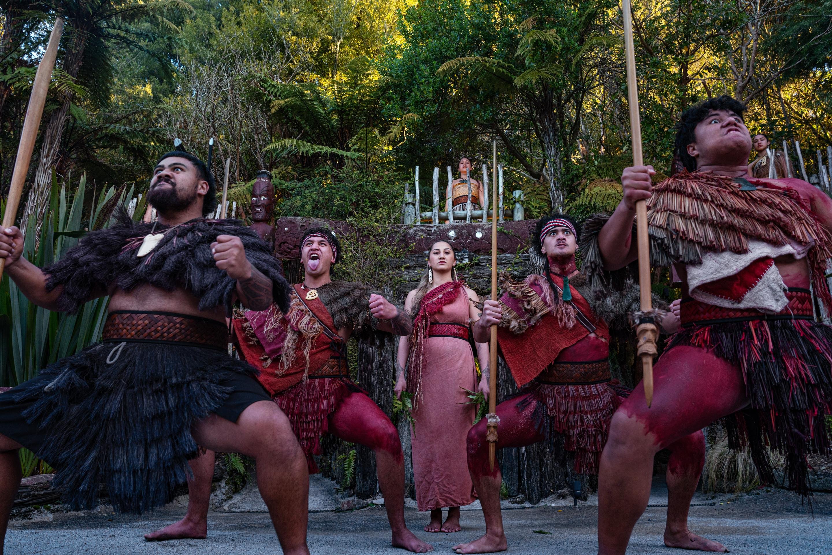Māori cultural experience in Rotorua — village, haka and hangi — image 4