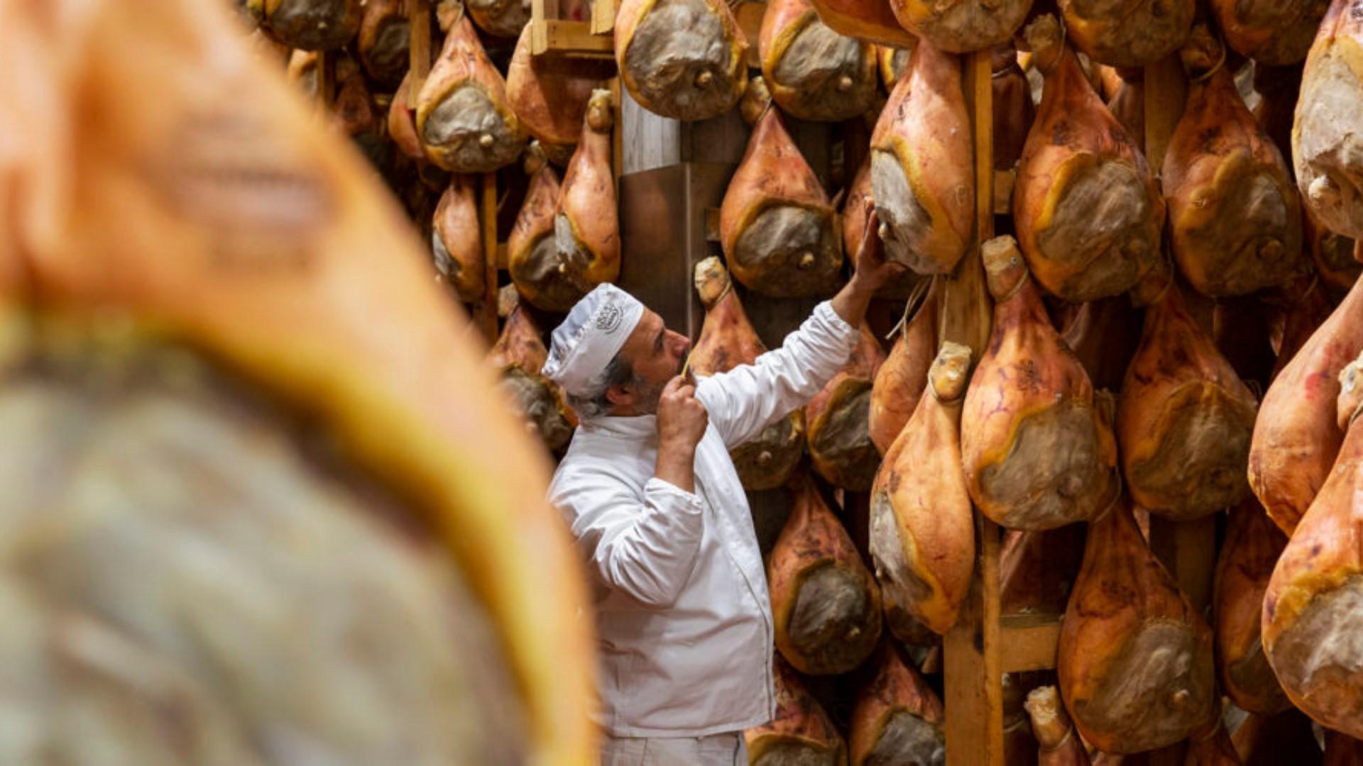 Parma Small-Group Food Tour: Parmigiano Reggiano, Prosciutto & Torrechiara Castle