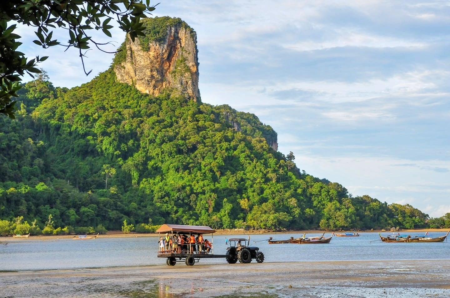 Krabi Airport to Railay Beach: Private Transfer & Boat Combo