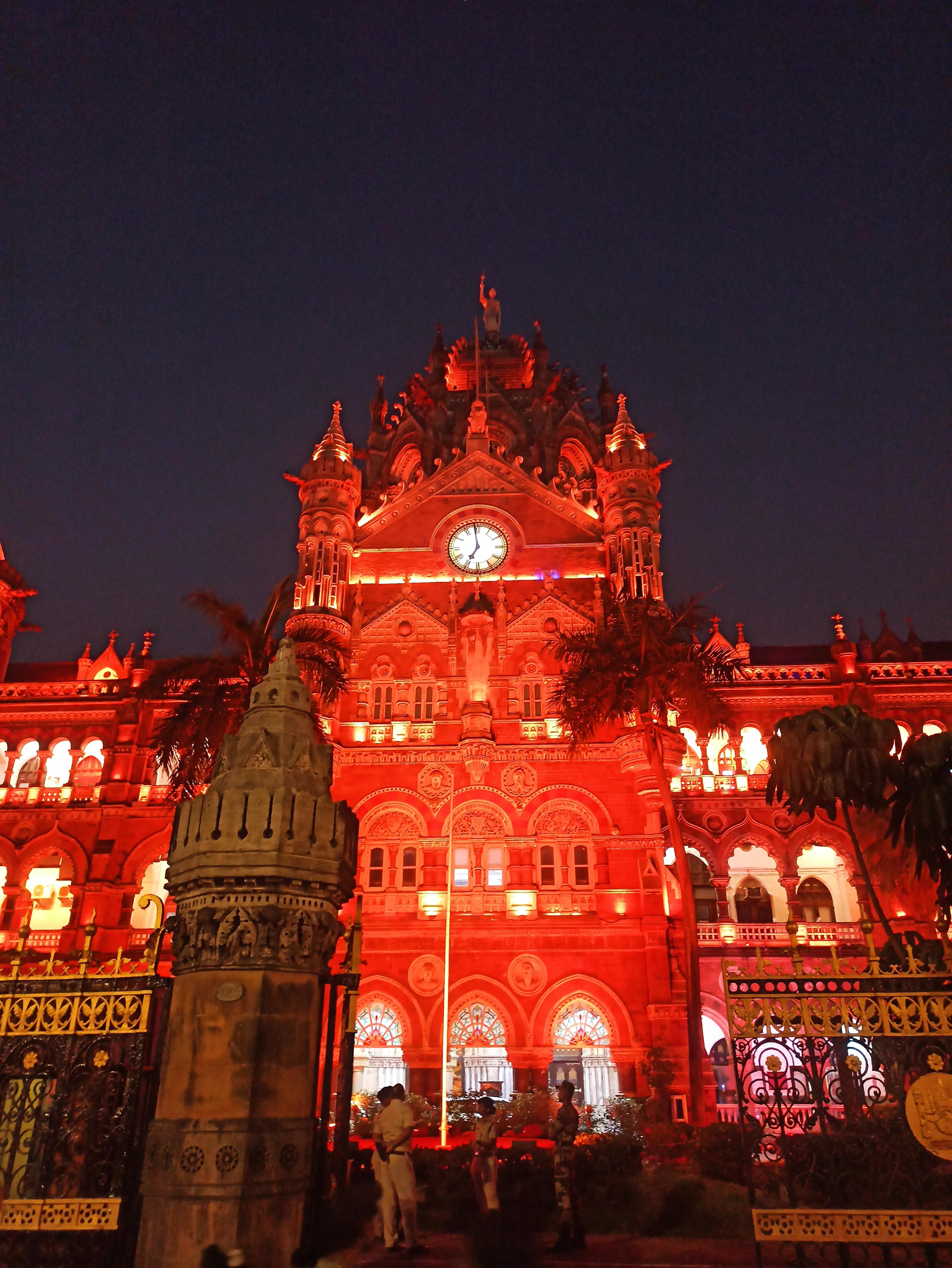 Mumbai After Dark: City Lights & Bazaar Night Tour